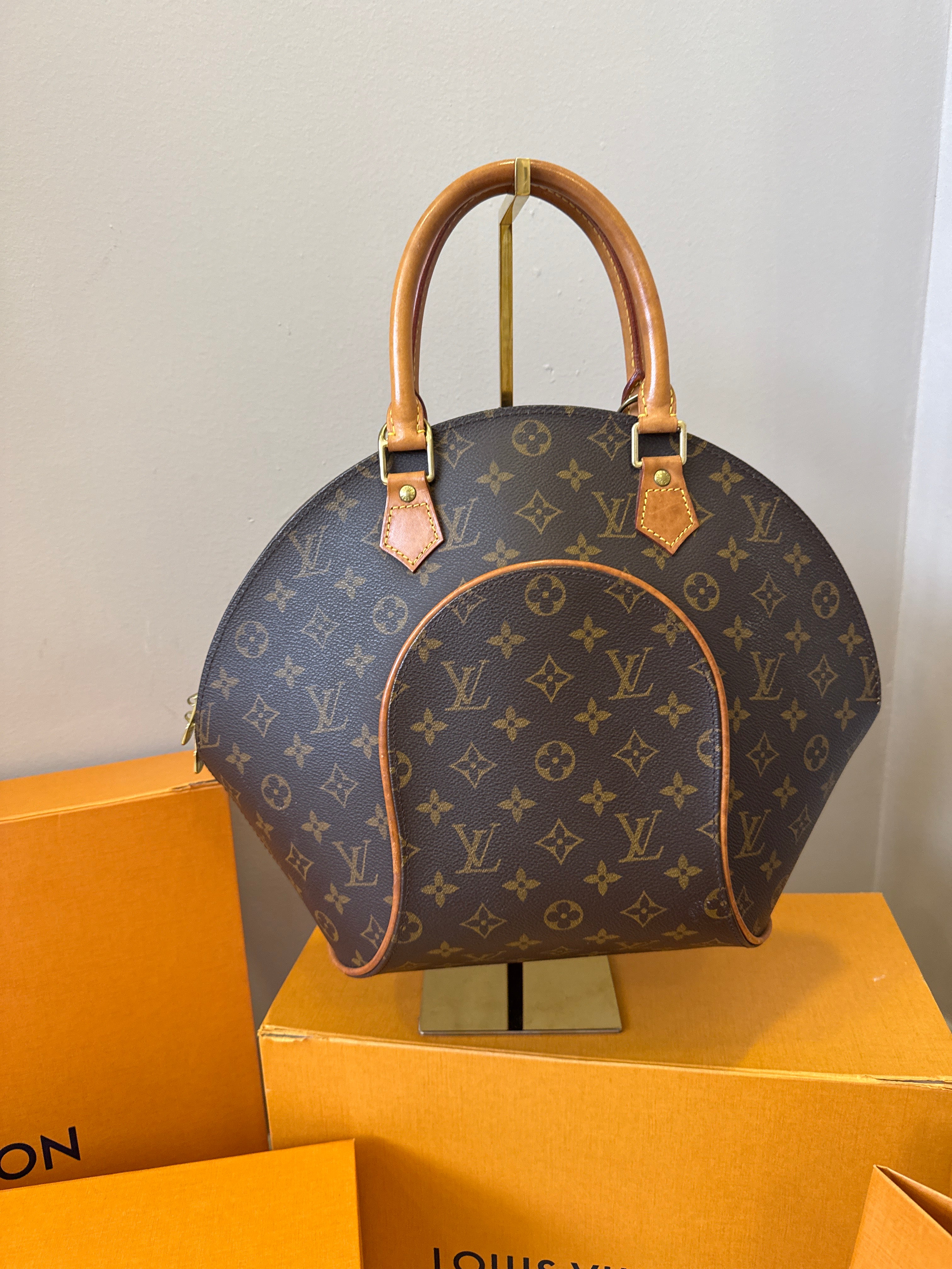 Louis Vuitton Ellipse MM