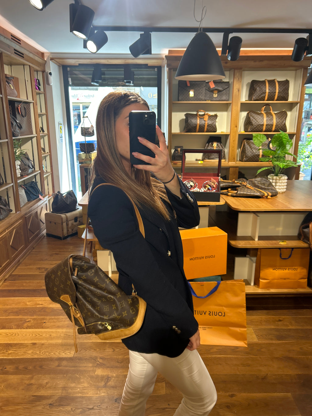 Louis Vuitton Montsouris MM