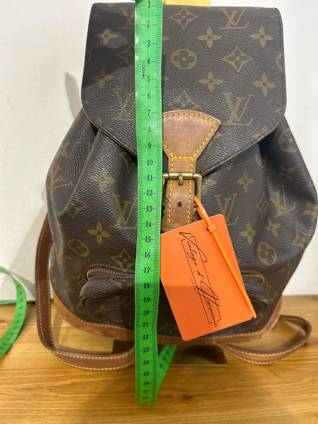 Louis Vuitton Montsouris MM