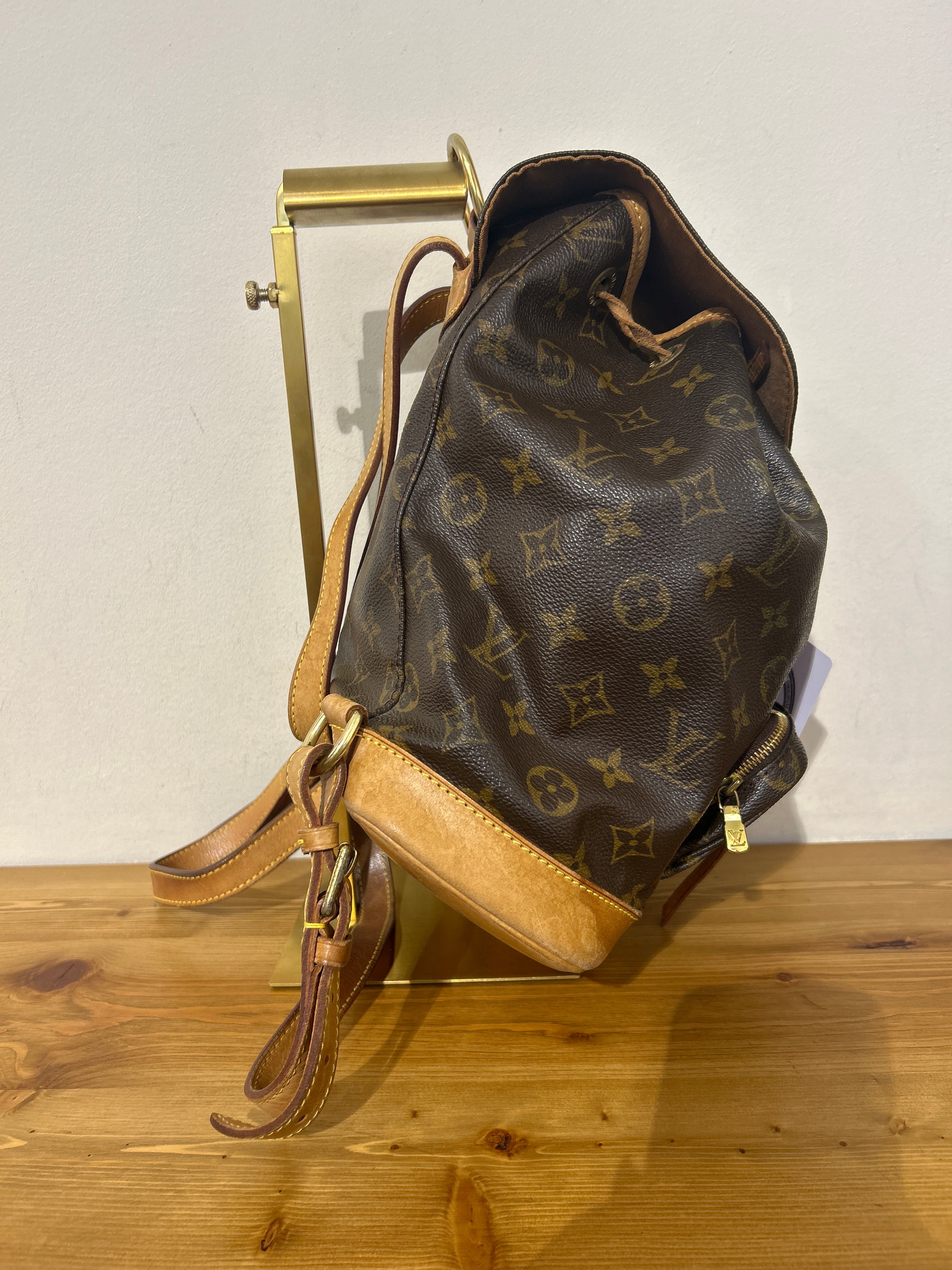 Louis Vuitton Montsouris MM
