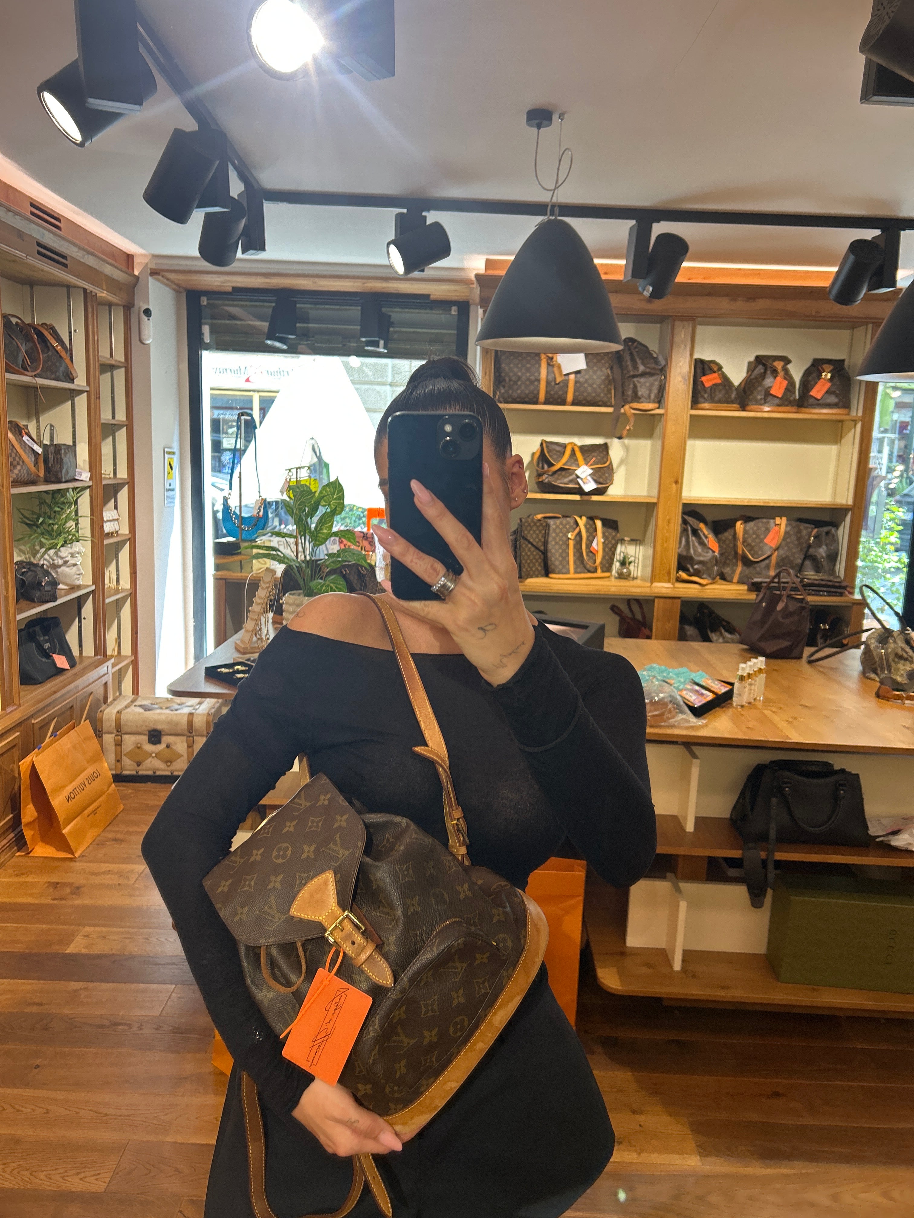 Louis Vuitton Montsouris MM