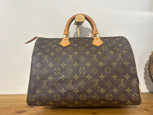 Louis Vuitton Speedy 35