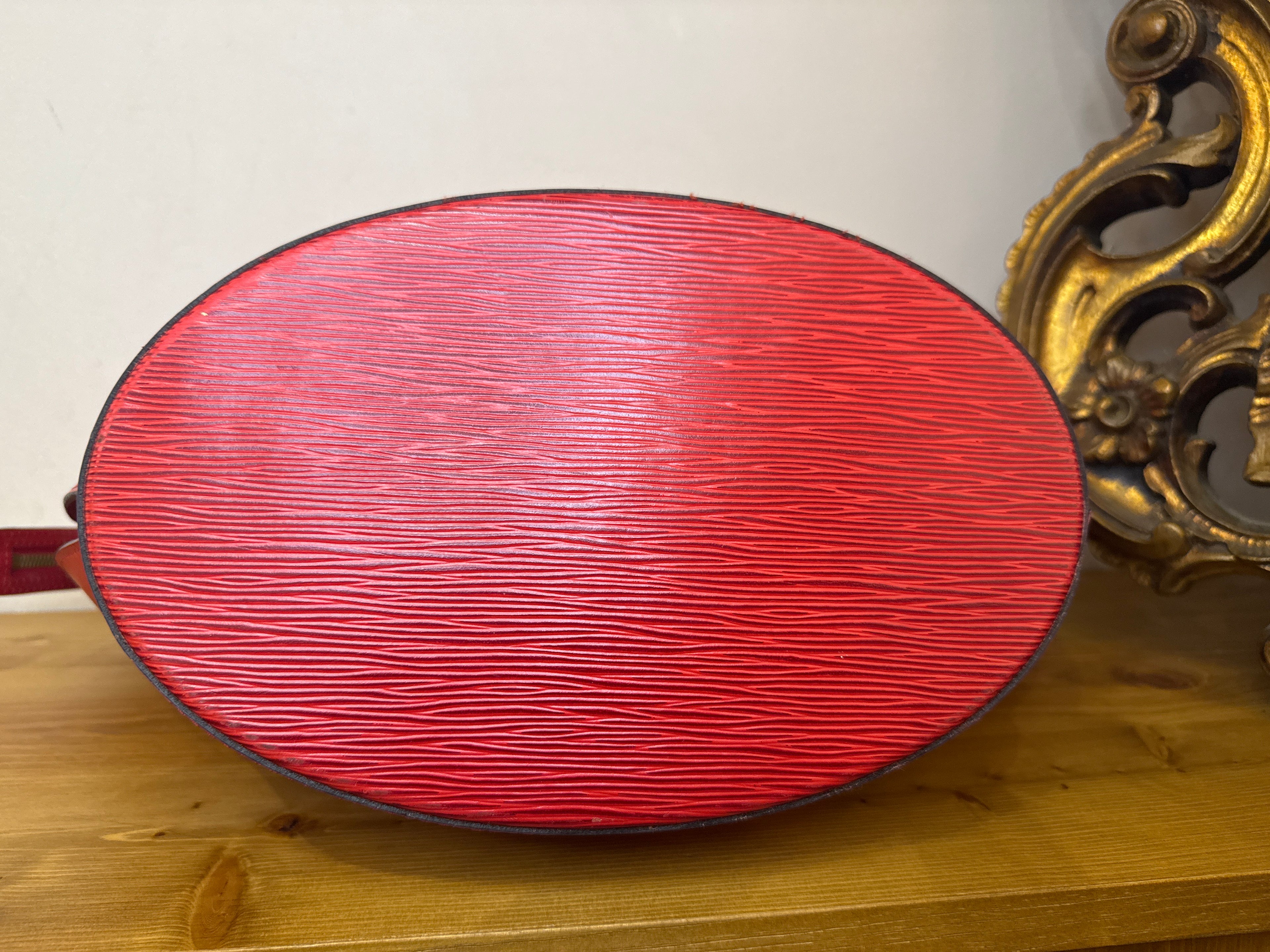 Louis Vuitton Epi Saint Red