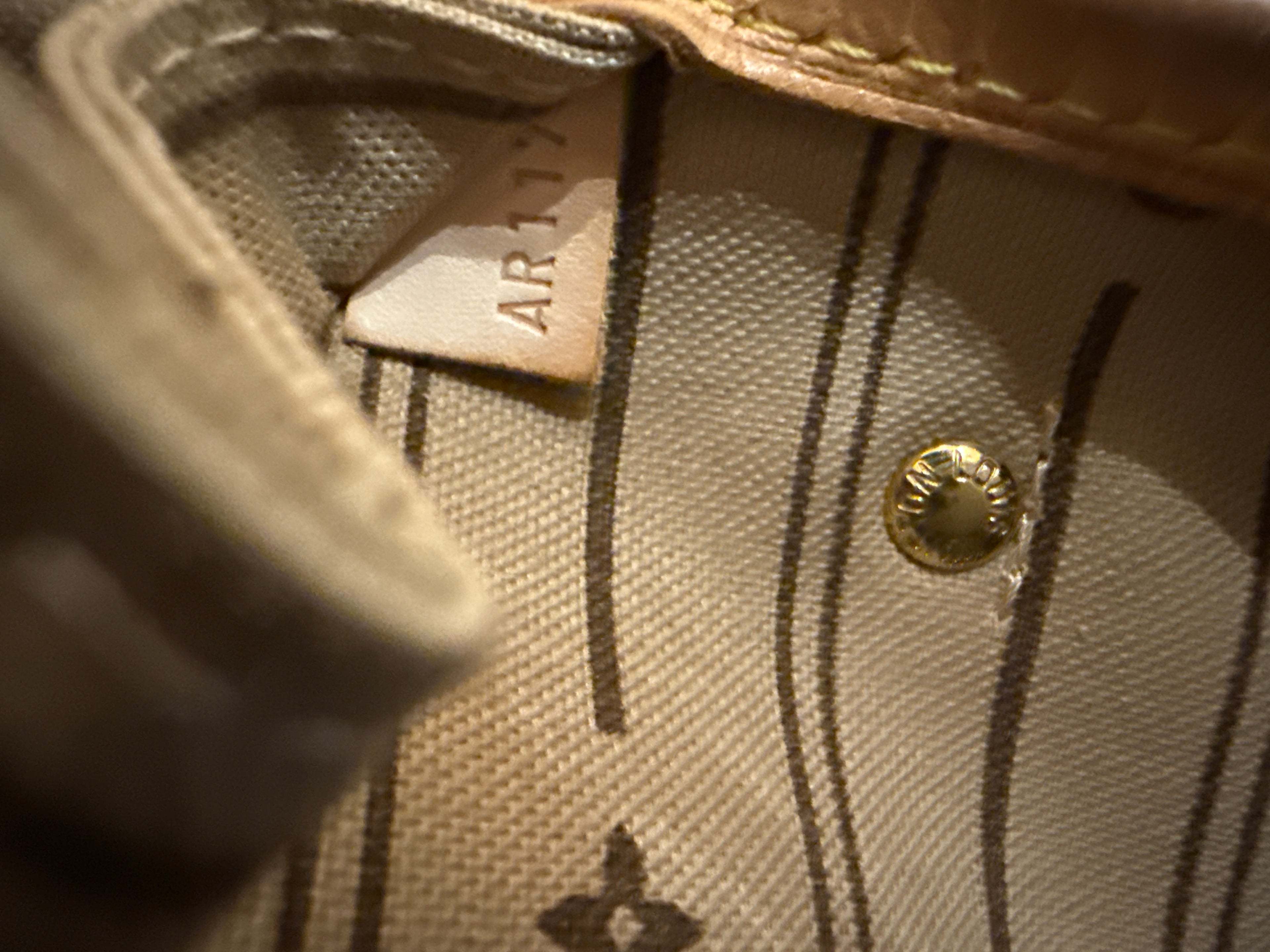 Louis Vuitton Neverfull PM