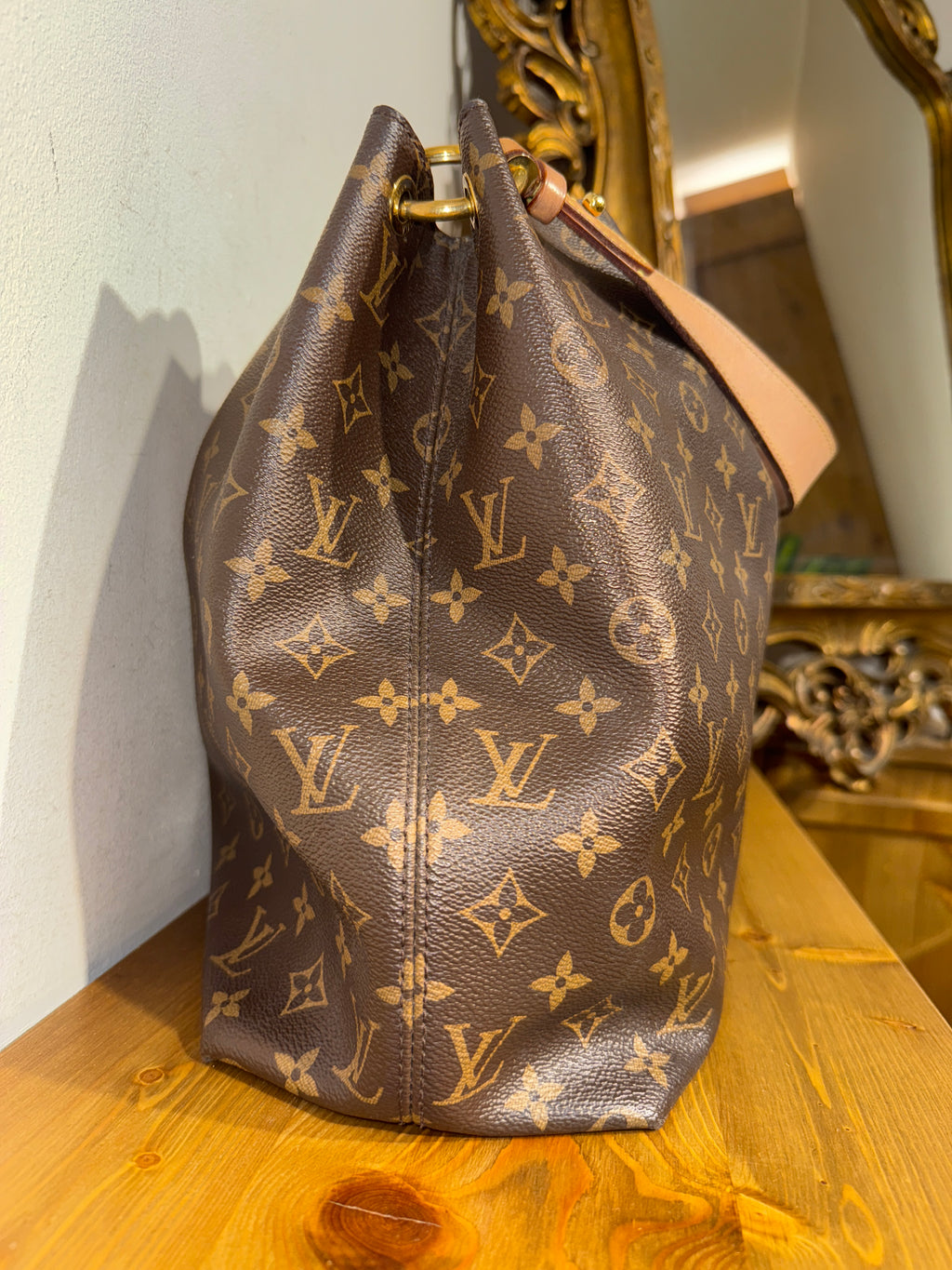 Louis Vuitton Graceful