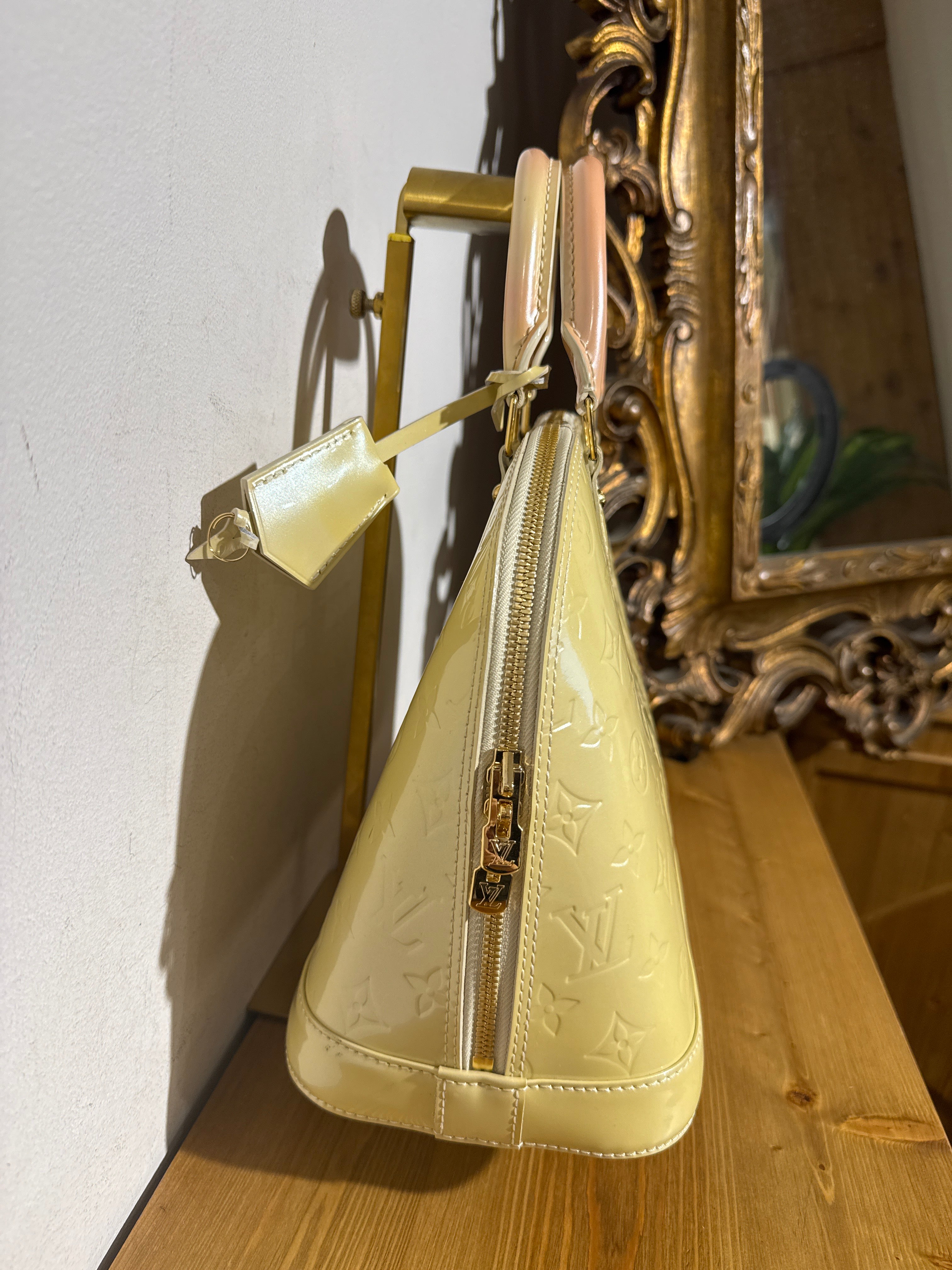 Louis Vuitton Alma PM