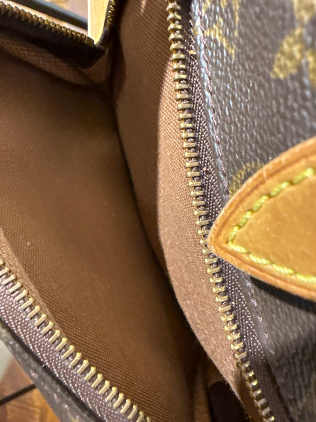 Louis Vuitton Montsouris MM