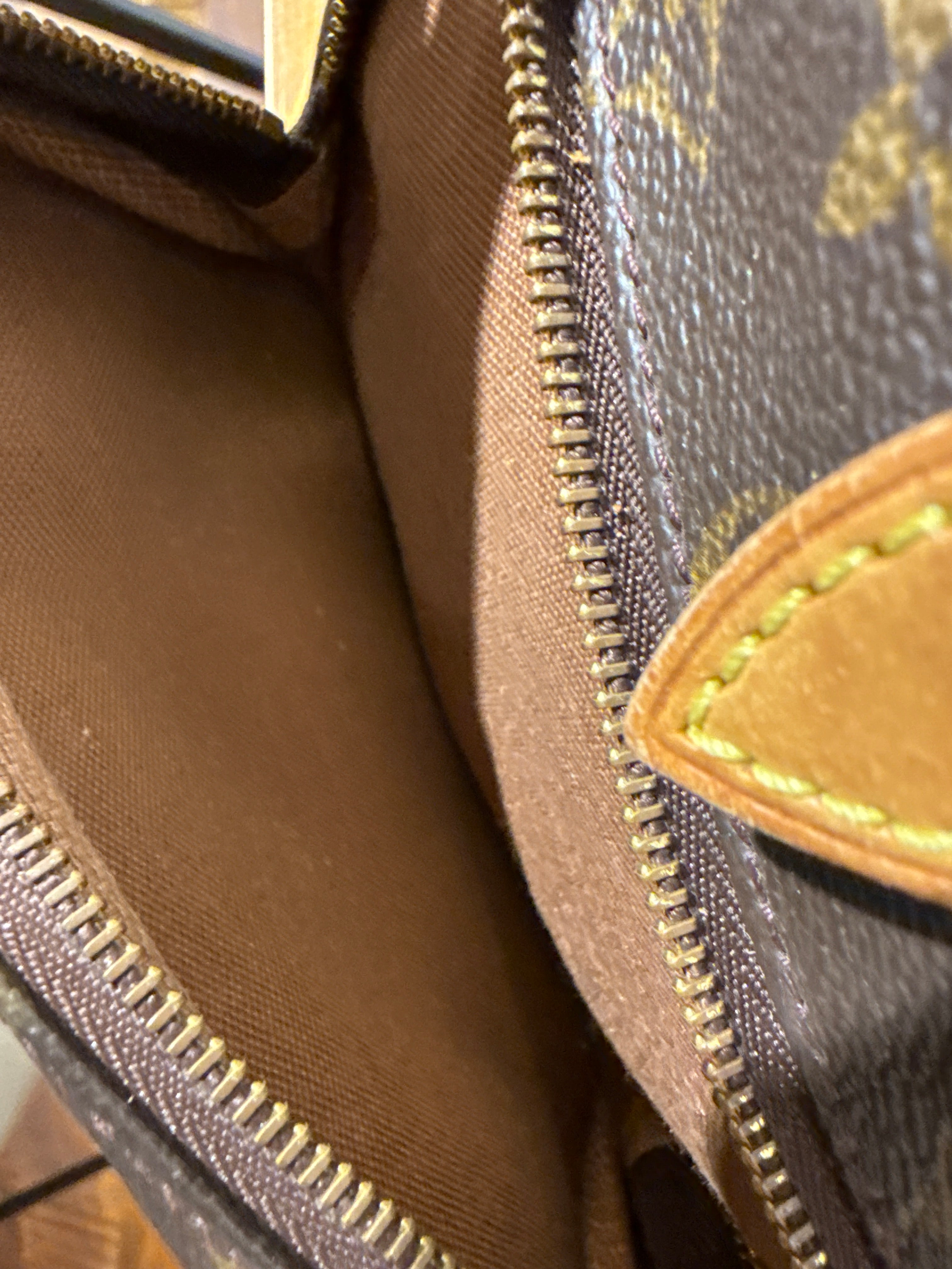 Louis Vuitton Montsouris MM