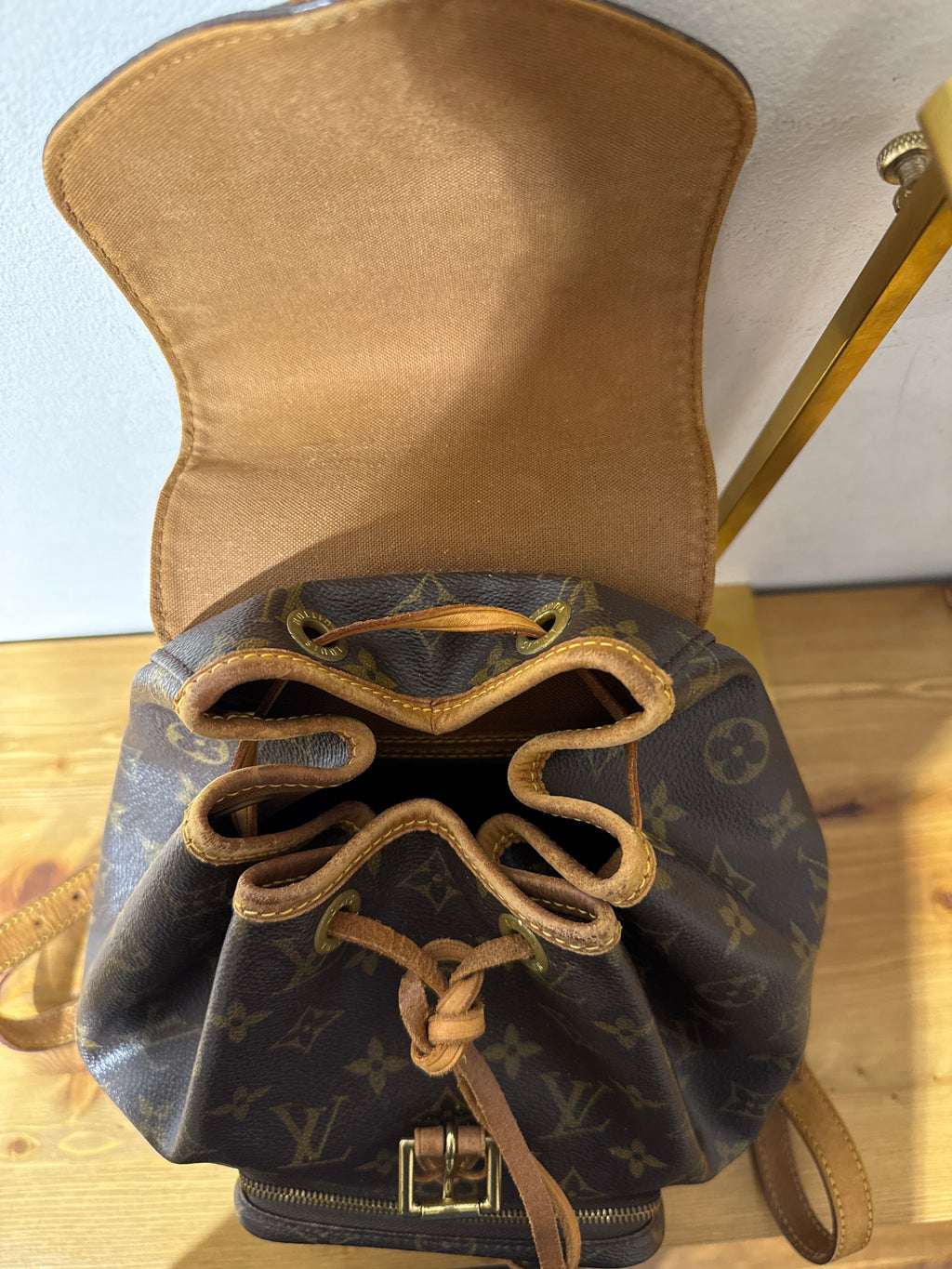 Louis Vuitton Montsouris MM