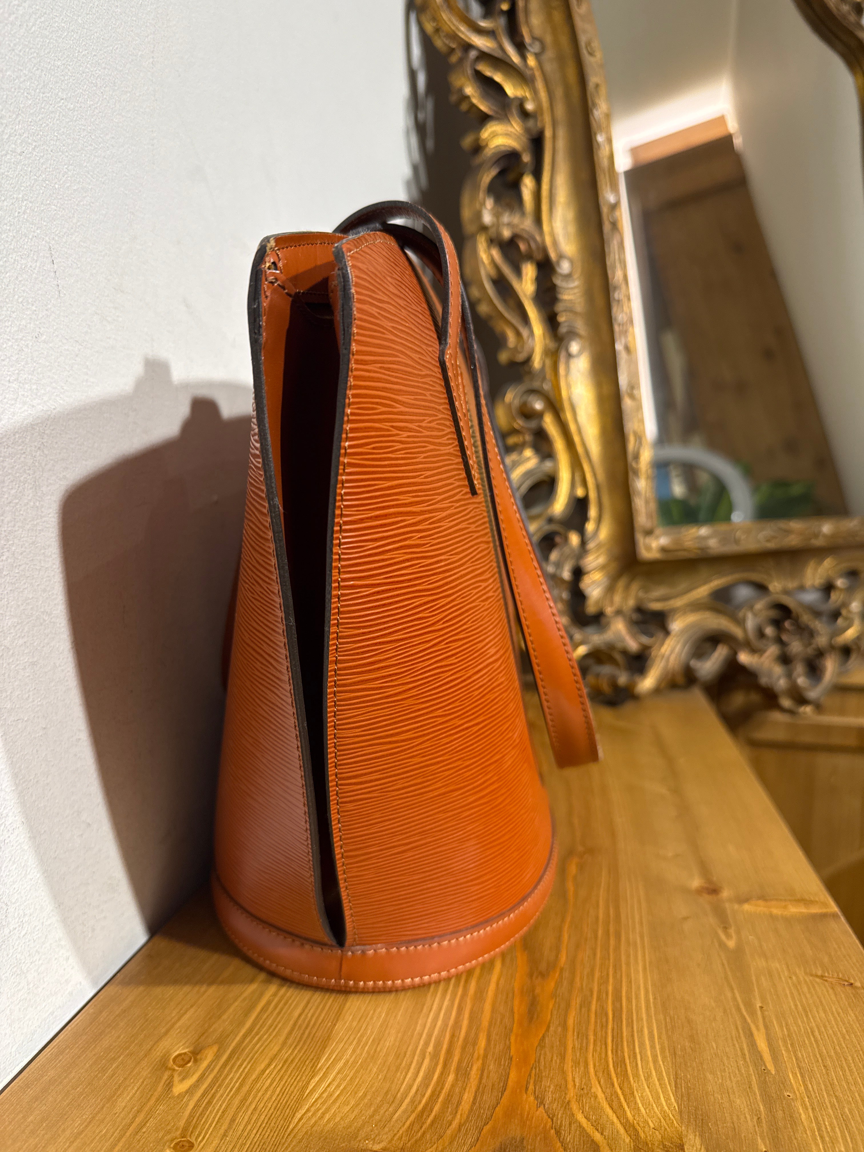 Louis Vuitton Epi Sanit Jacques Shopping