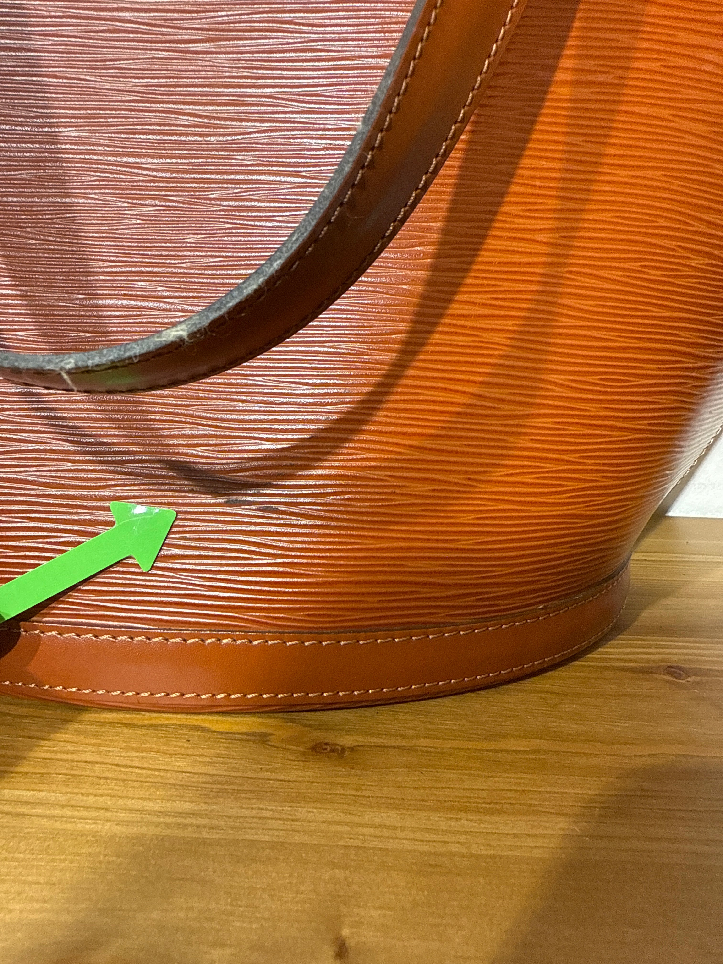 Louis Vuitton Epi Sanit Jacques Shopping