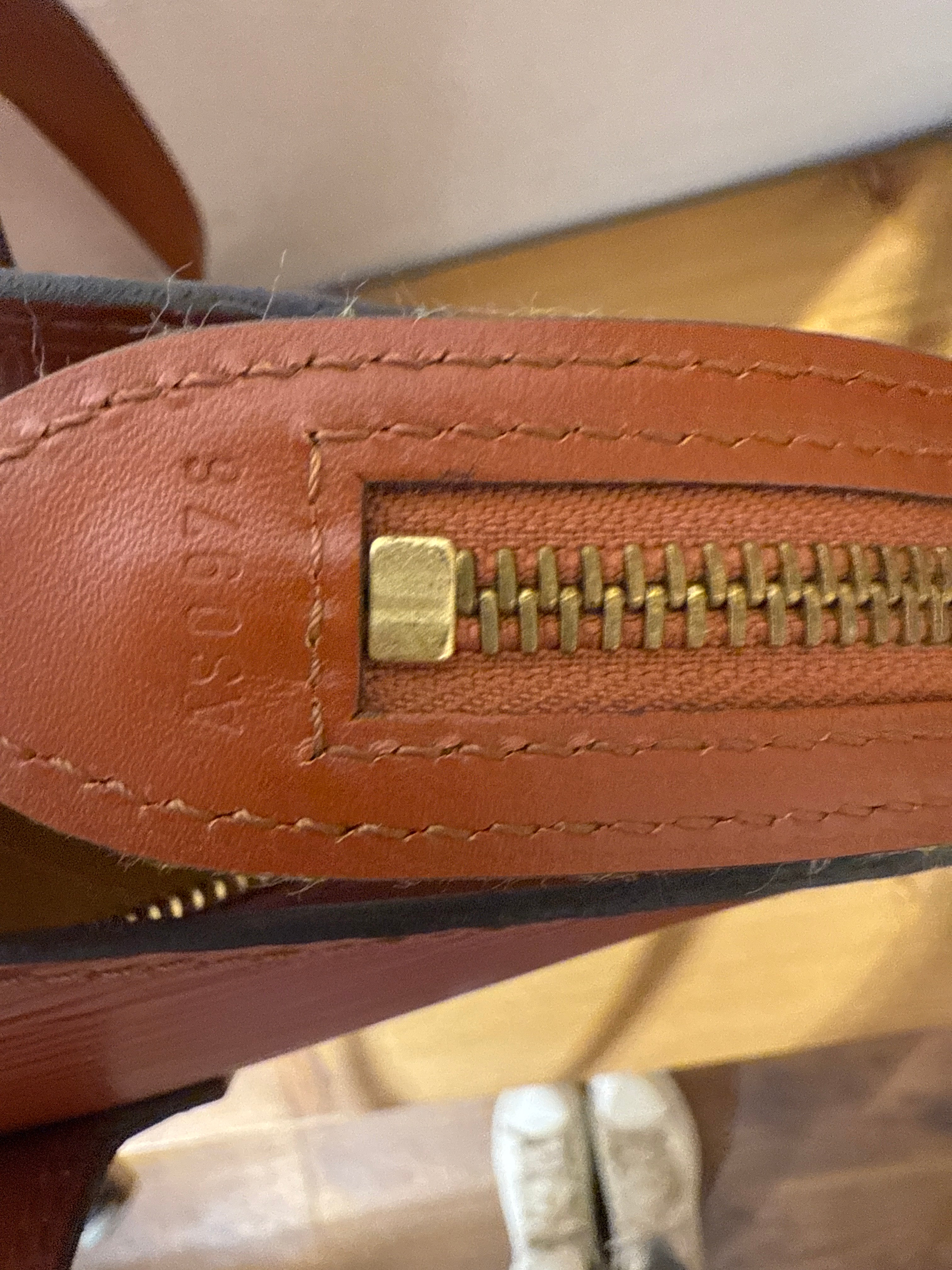 Louis Vuitton Epi Sanit Jacques Shopping