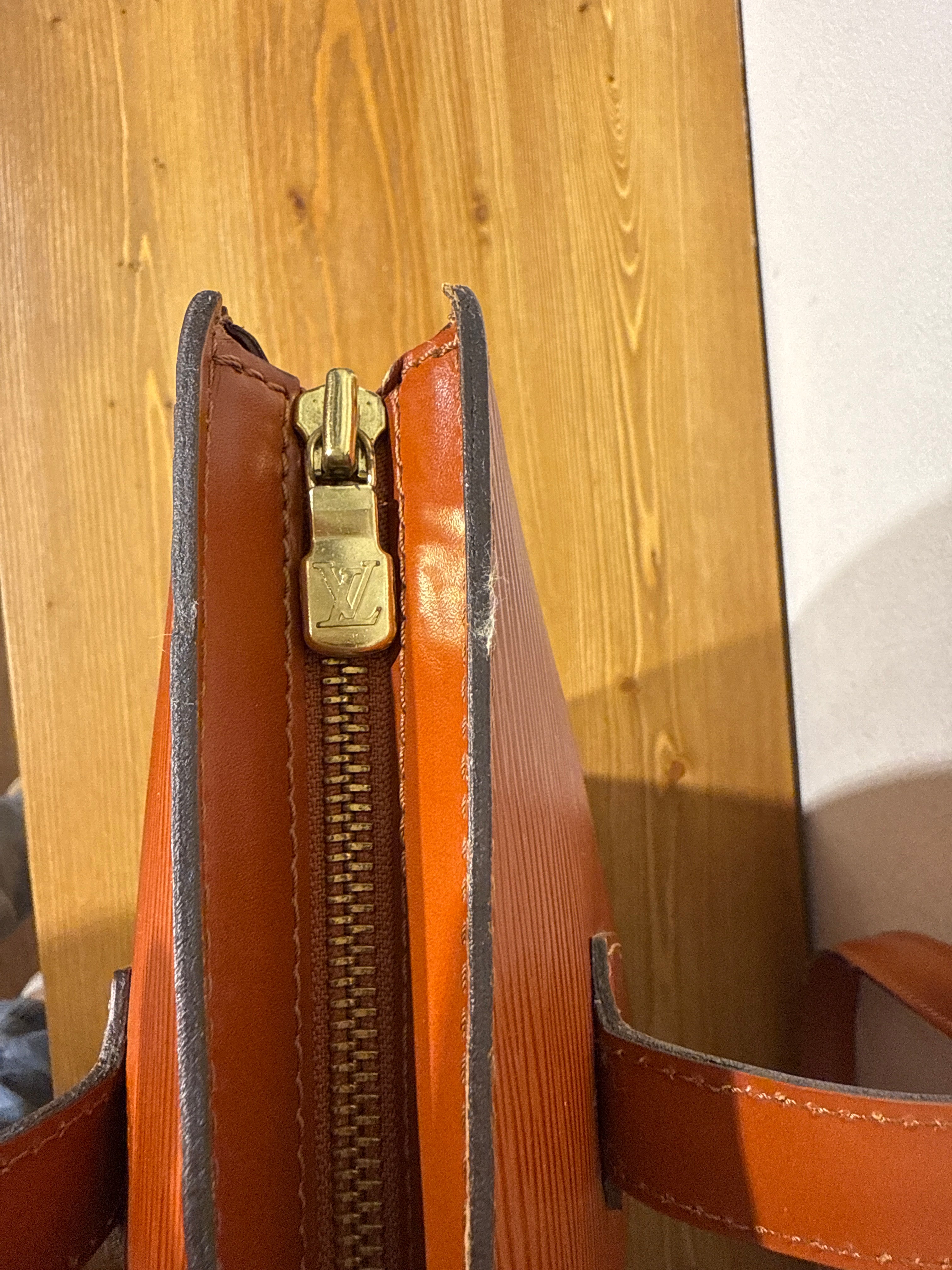 Louis Vuitton Epi Sanit Jacques Shopping