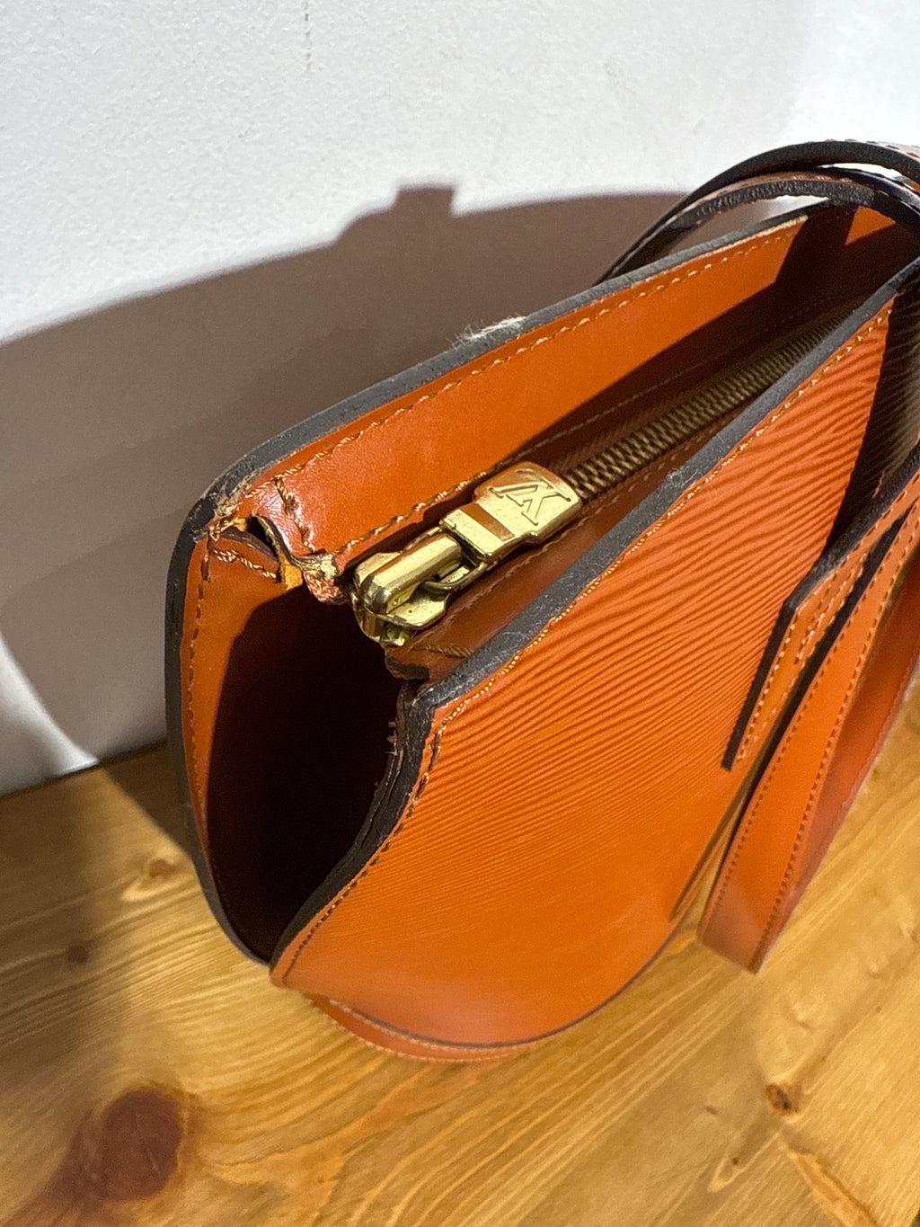 Louis Vuitton Epi Sanit Jacques Shopping