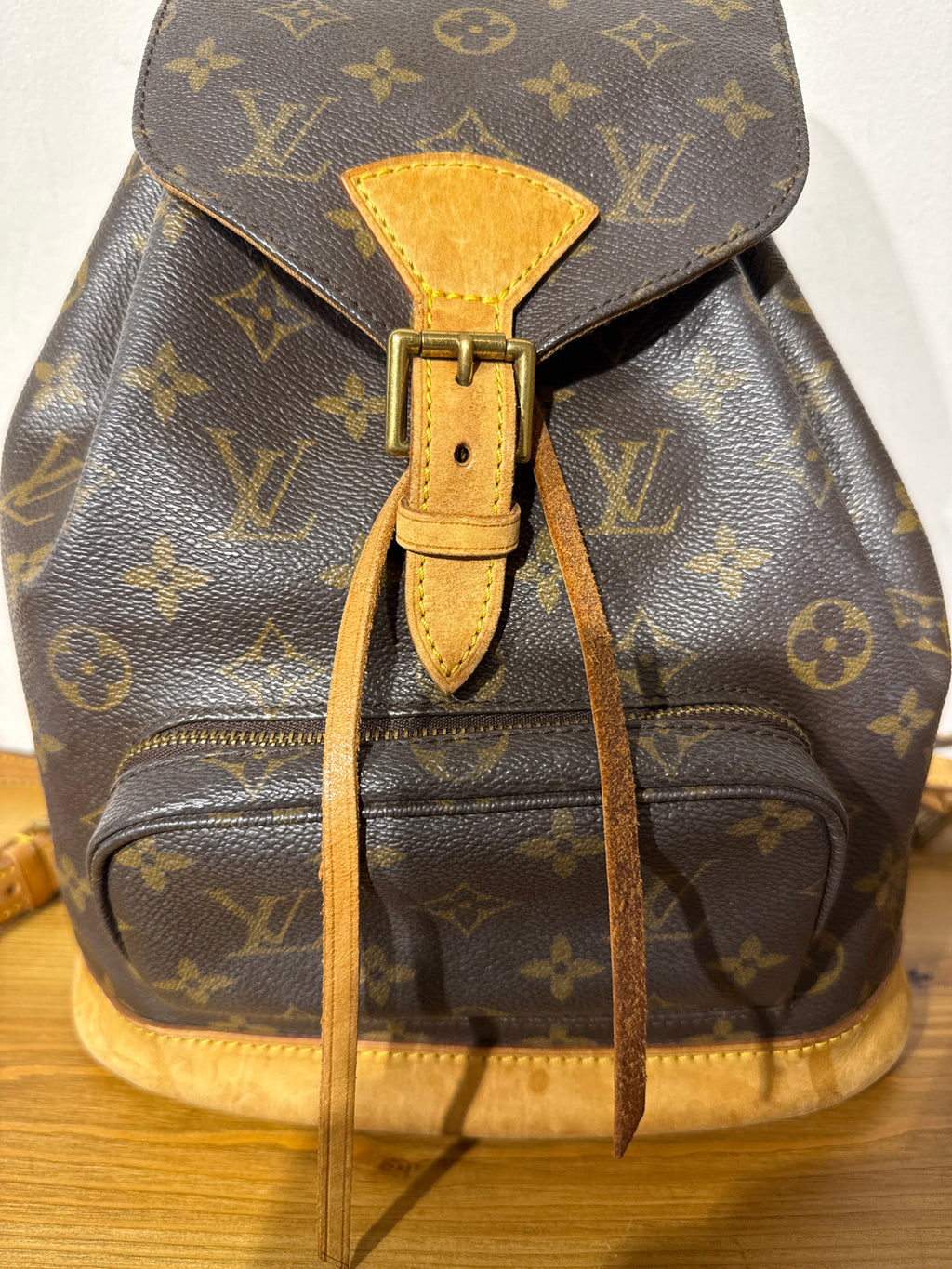 Louis Vuitton Montsouirs MM