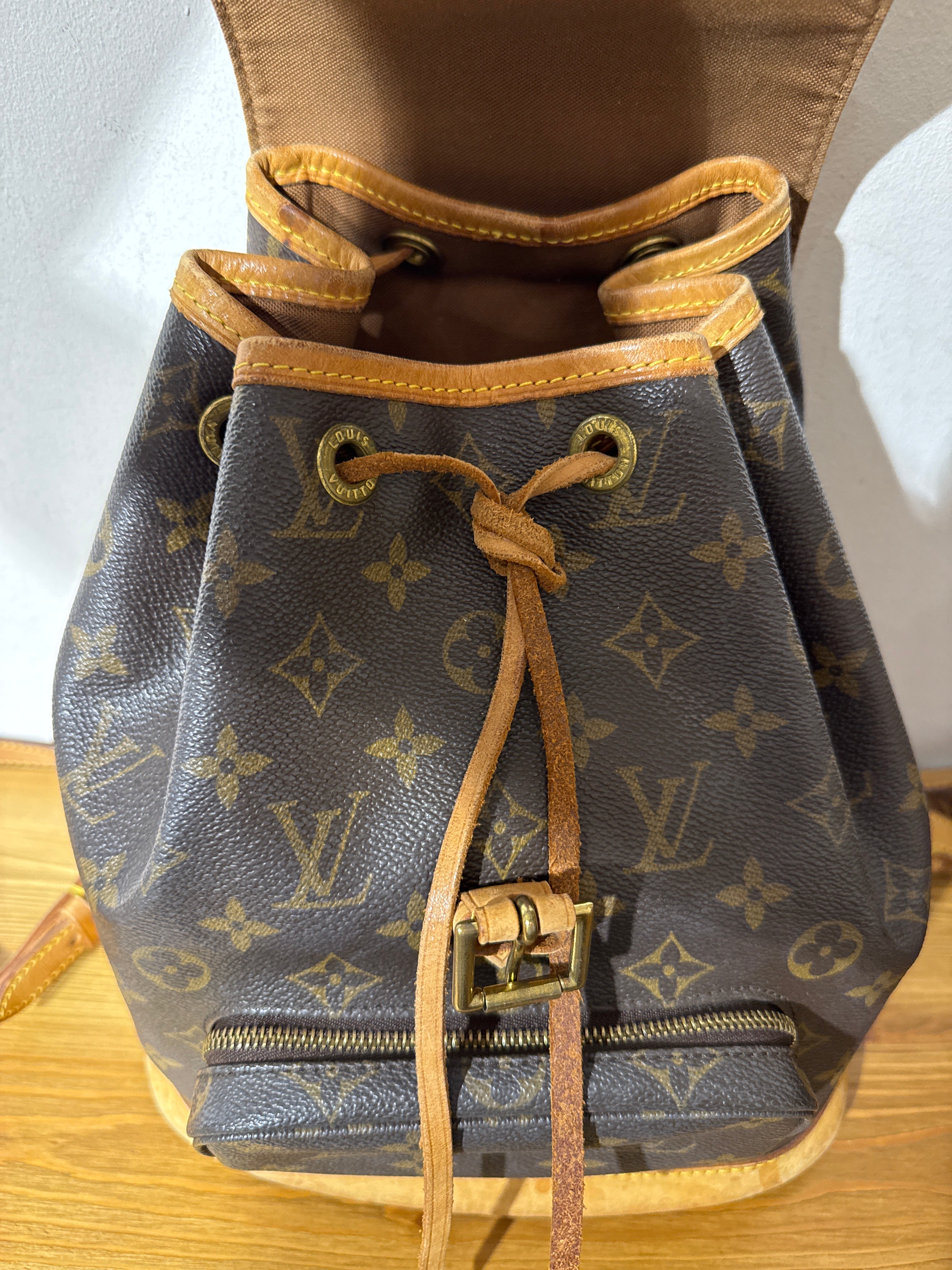 Louis Vuitton Montsouirs MM