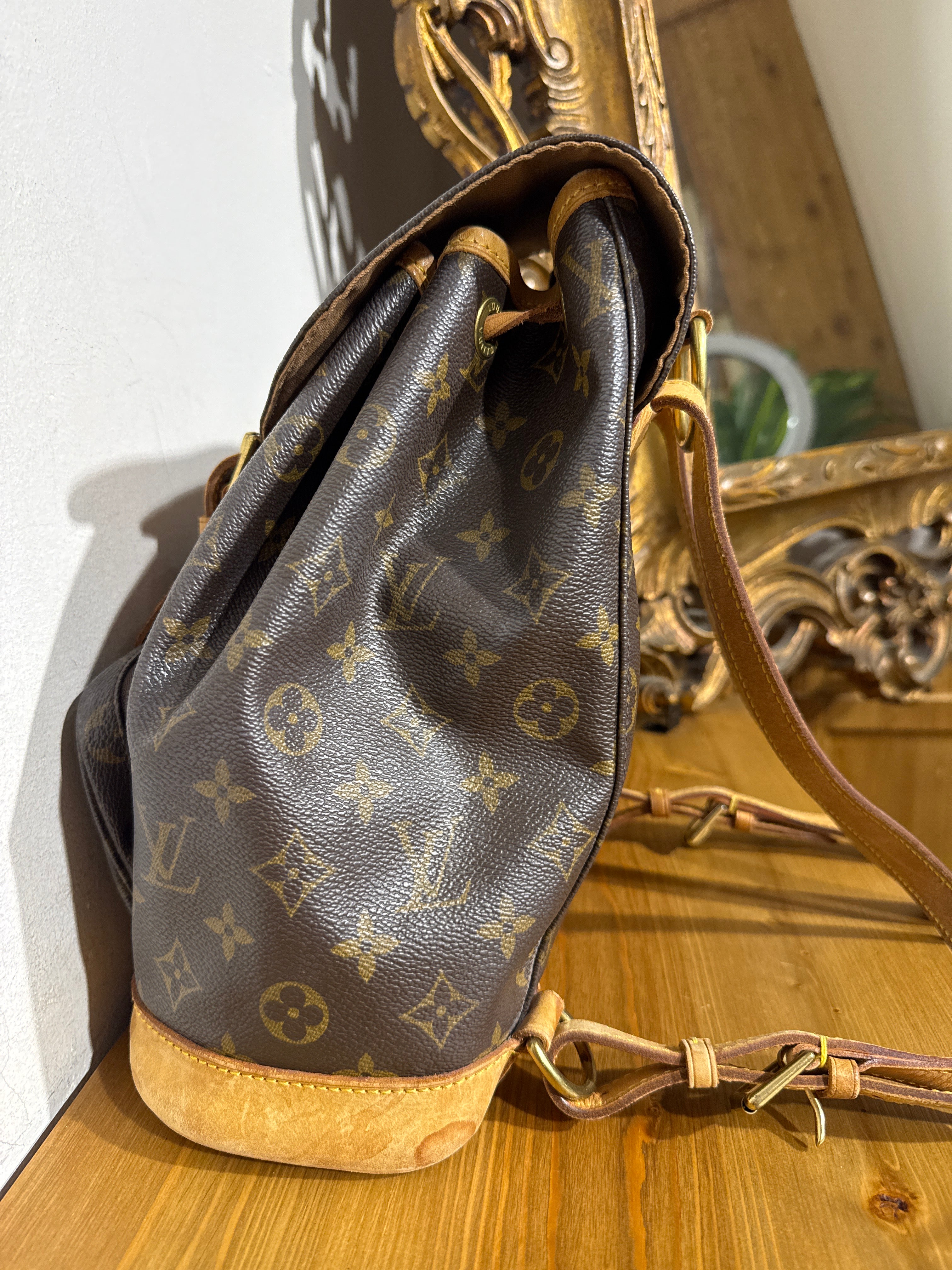 Louis Vuitton Montsouirs MM