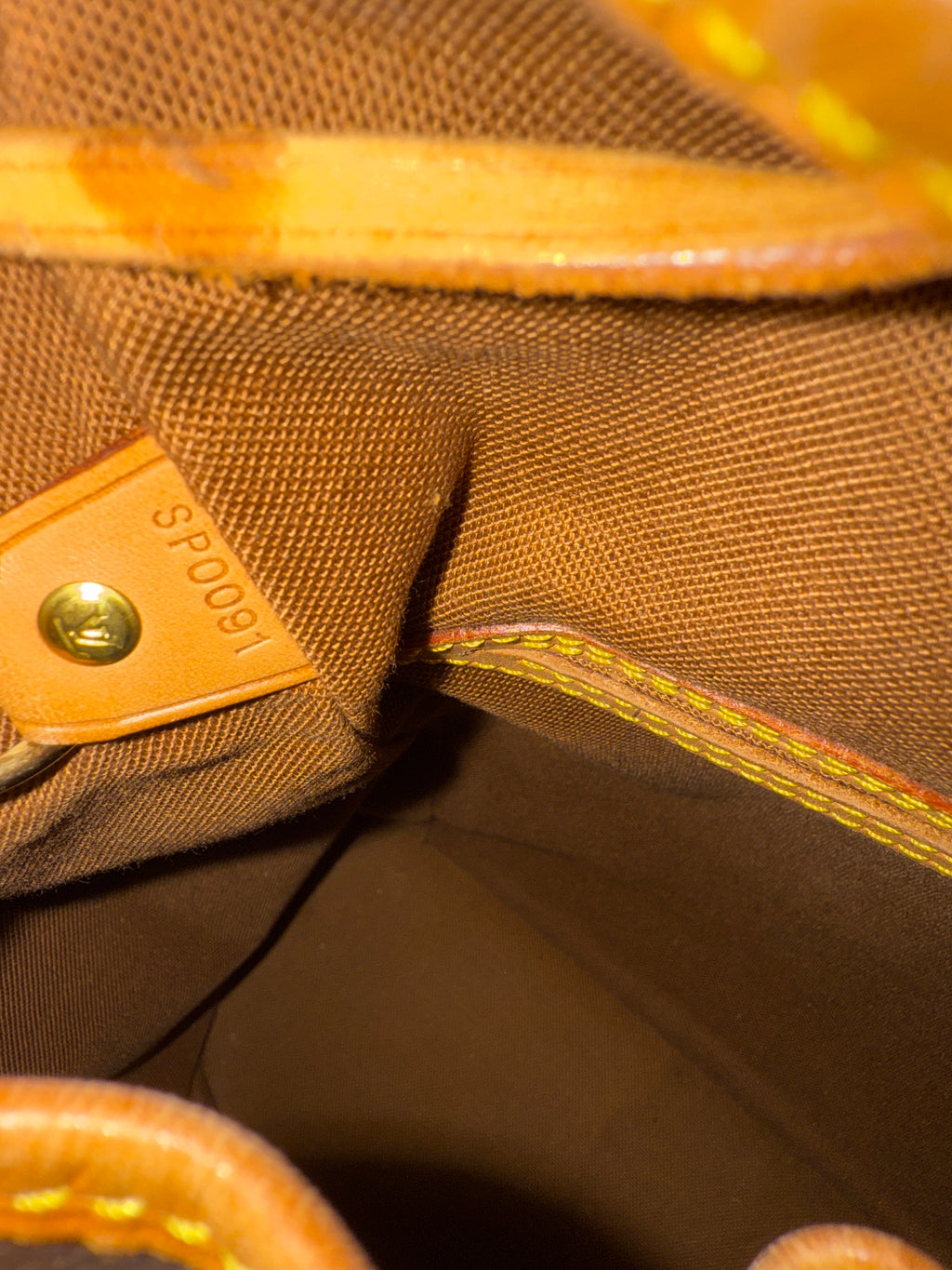 Louis Vuitton Montsouirs MM