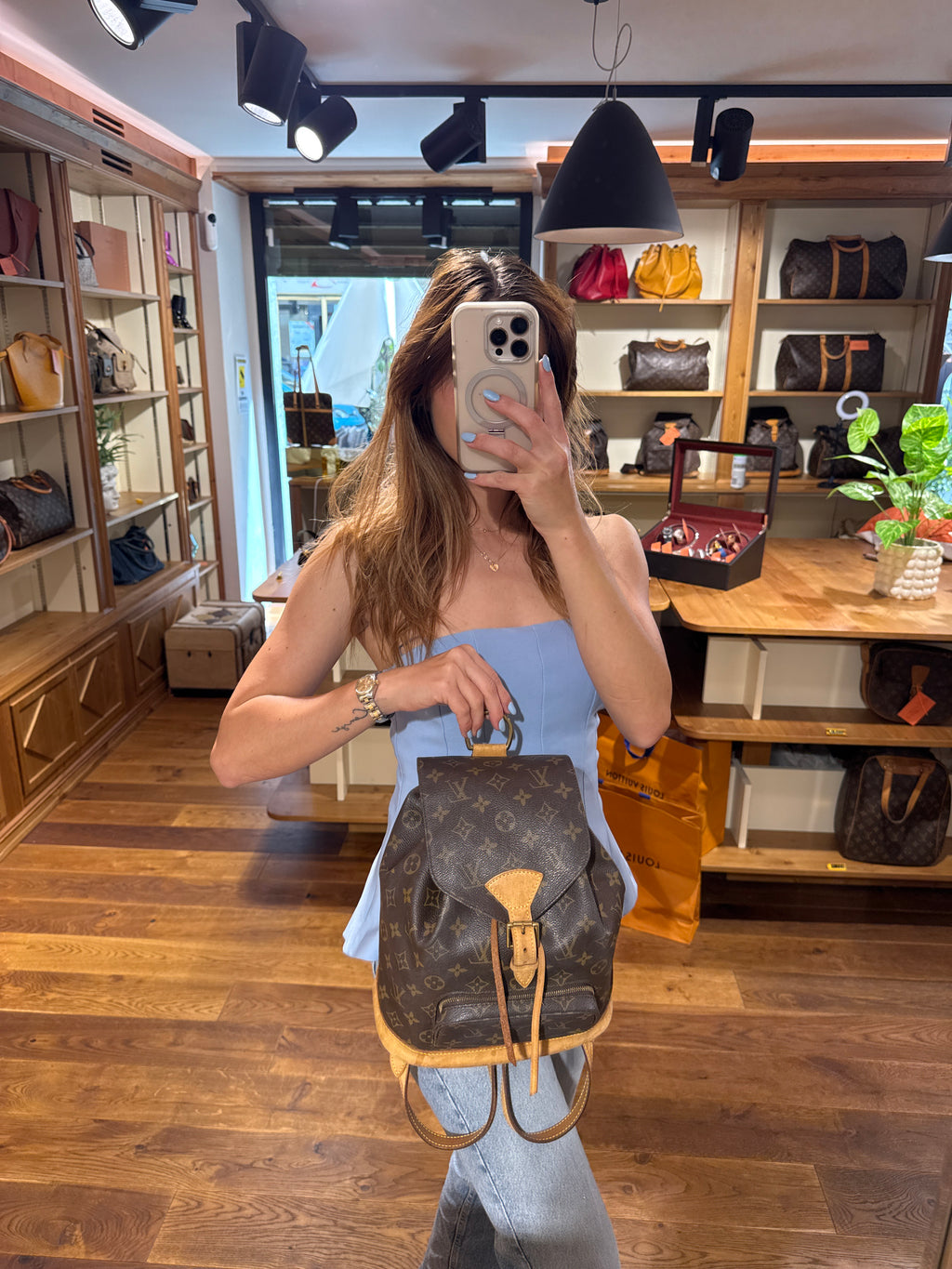 Louis Vuitton Montsouirs MM