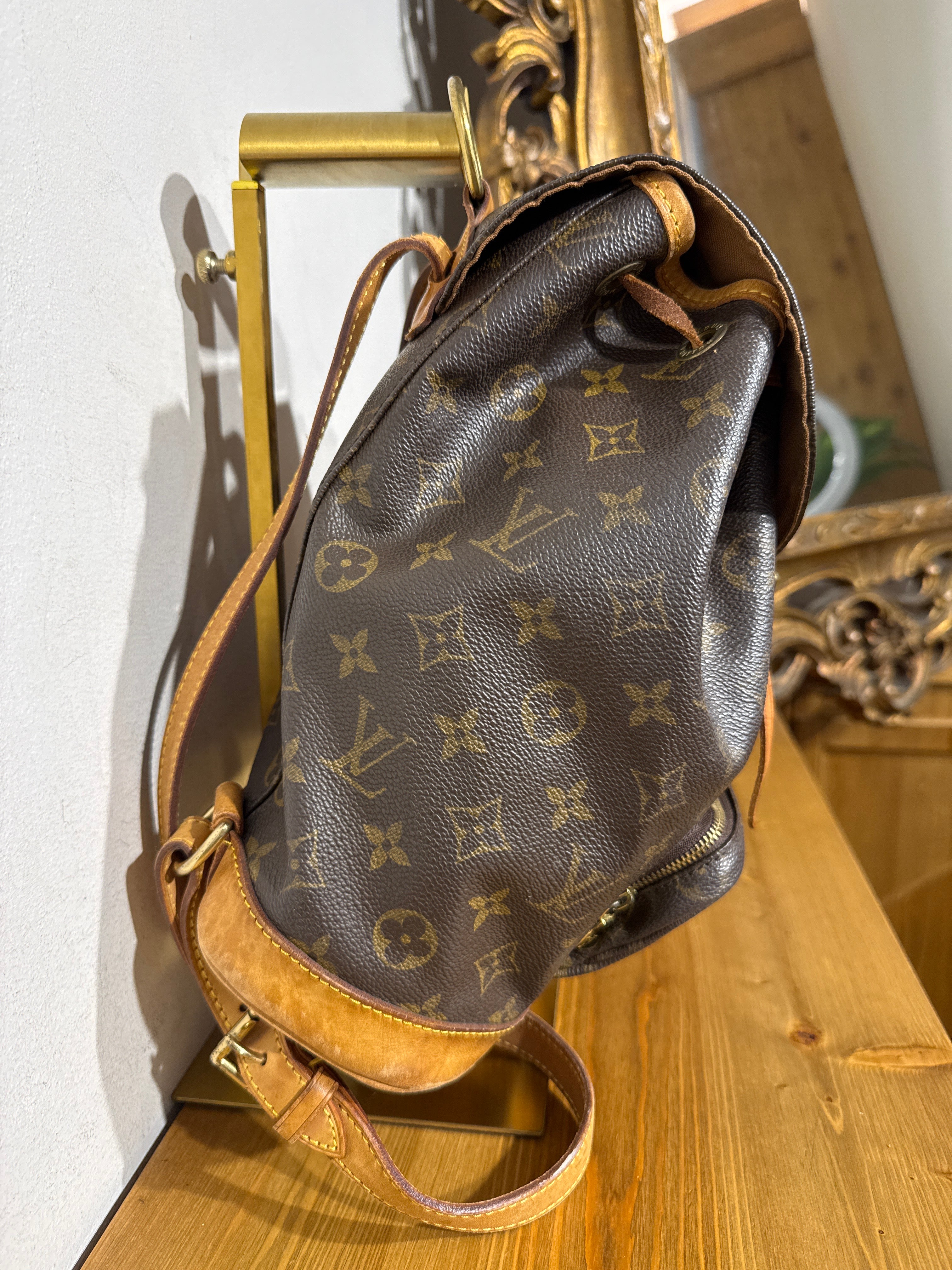 Louis Vuitton Montsouirs MM