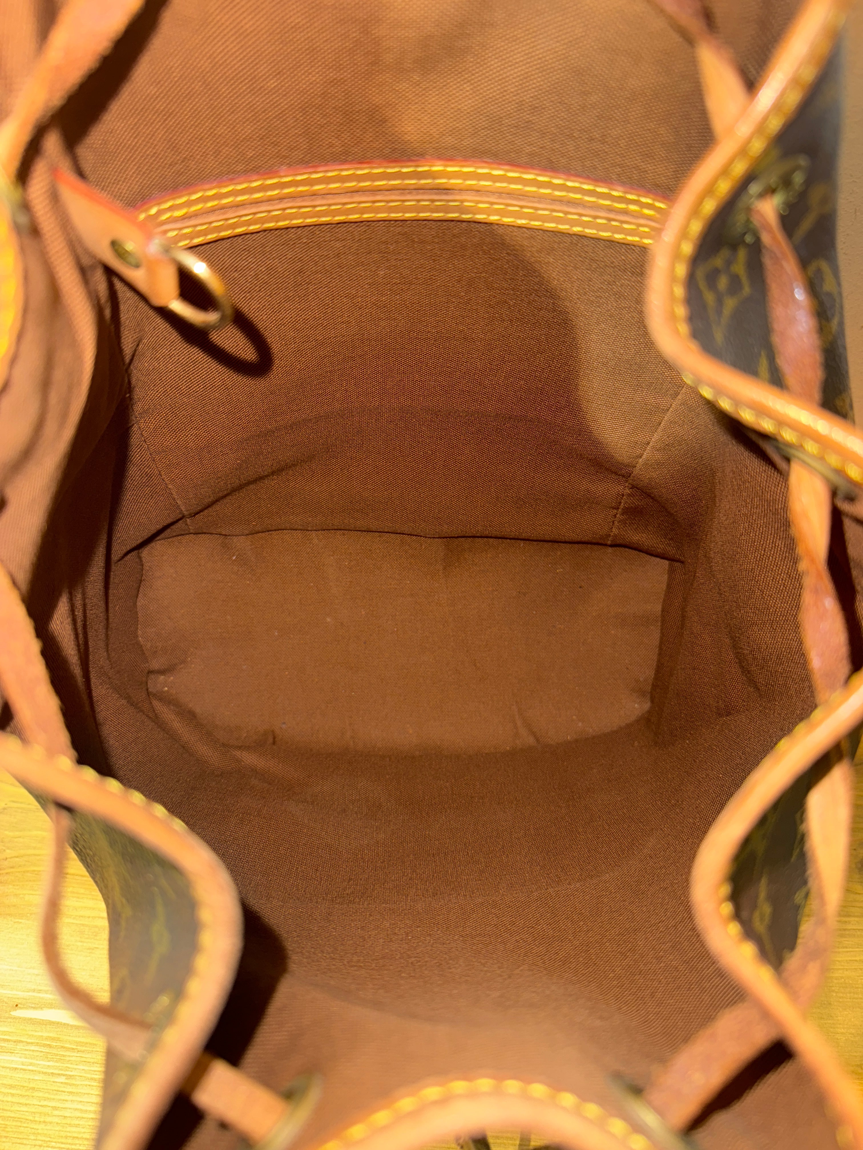 Louis Vuitton Montsouirs MM