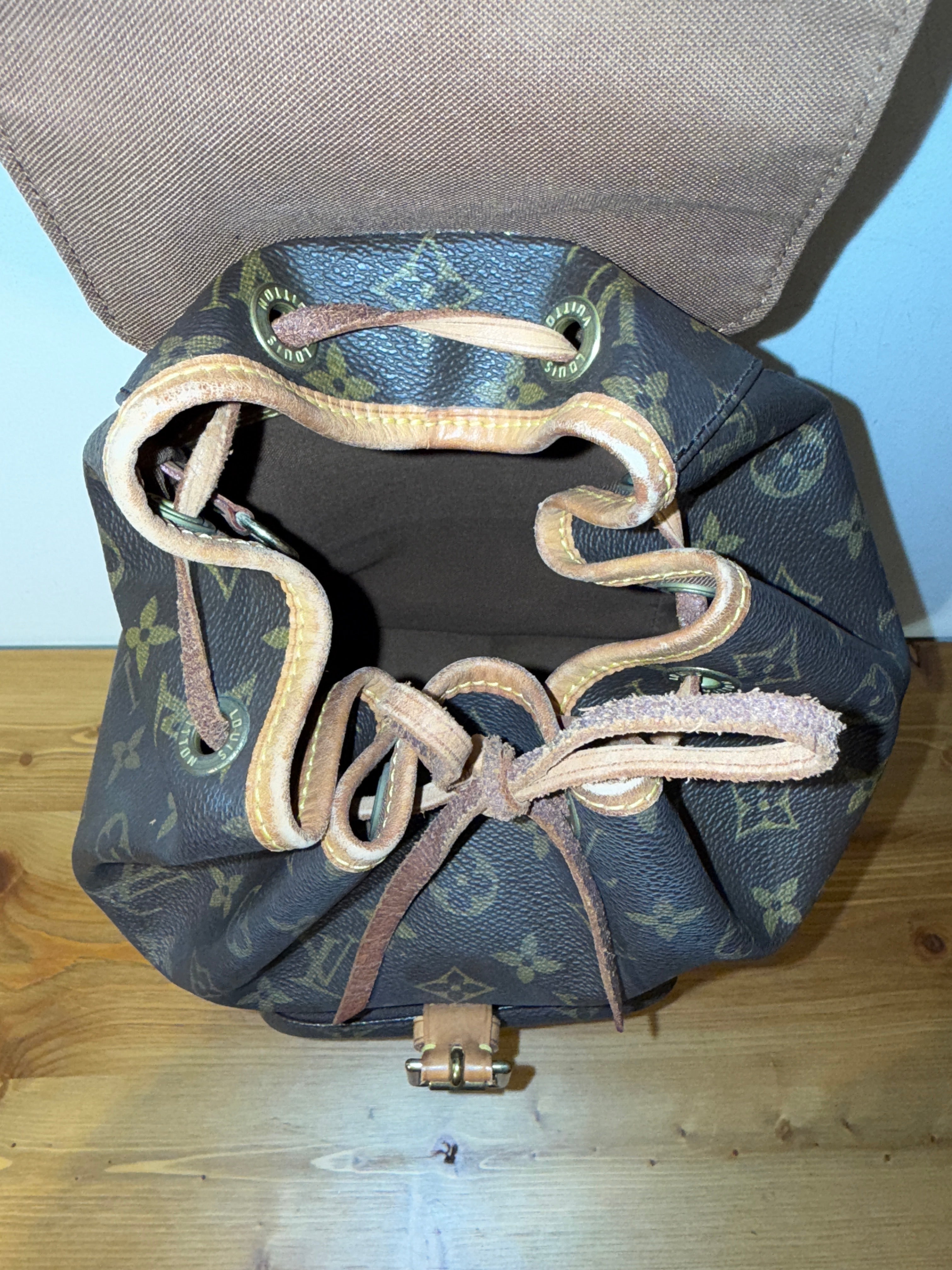 Louis Vuitton Montsouirs MM