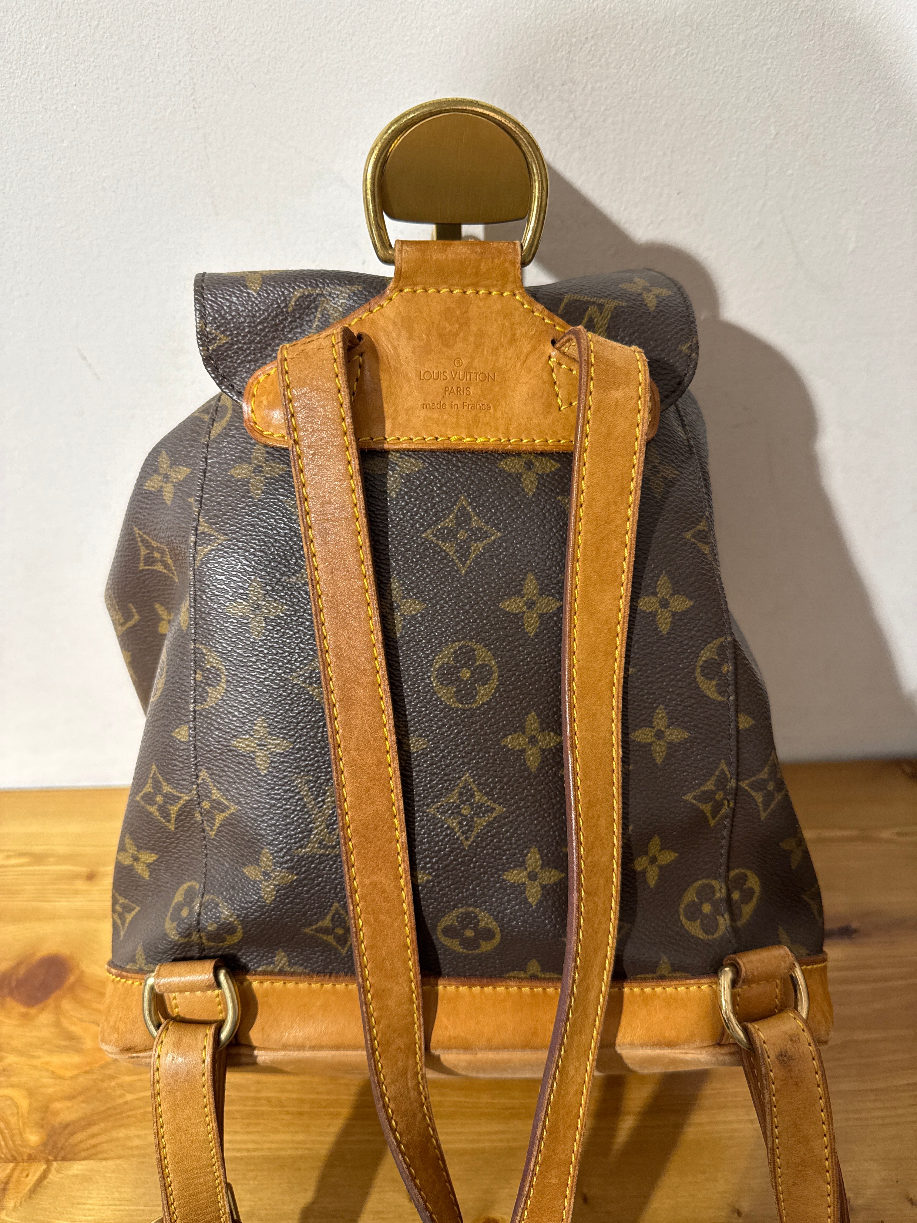 Louis Vuitton Montsouirs MM