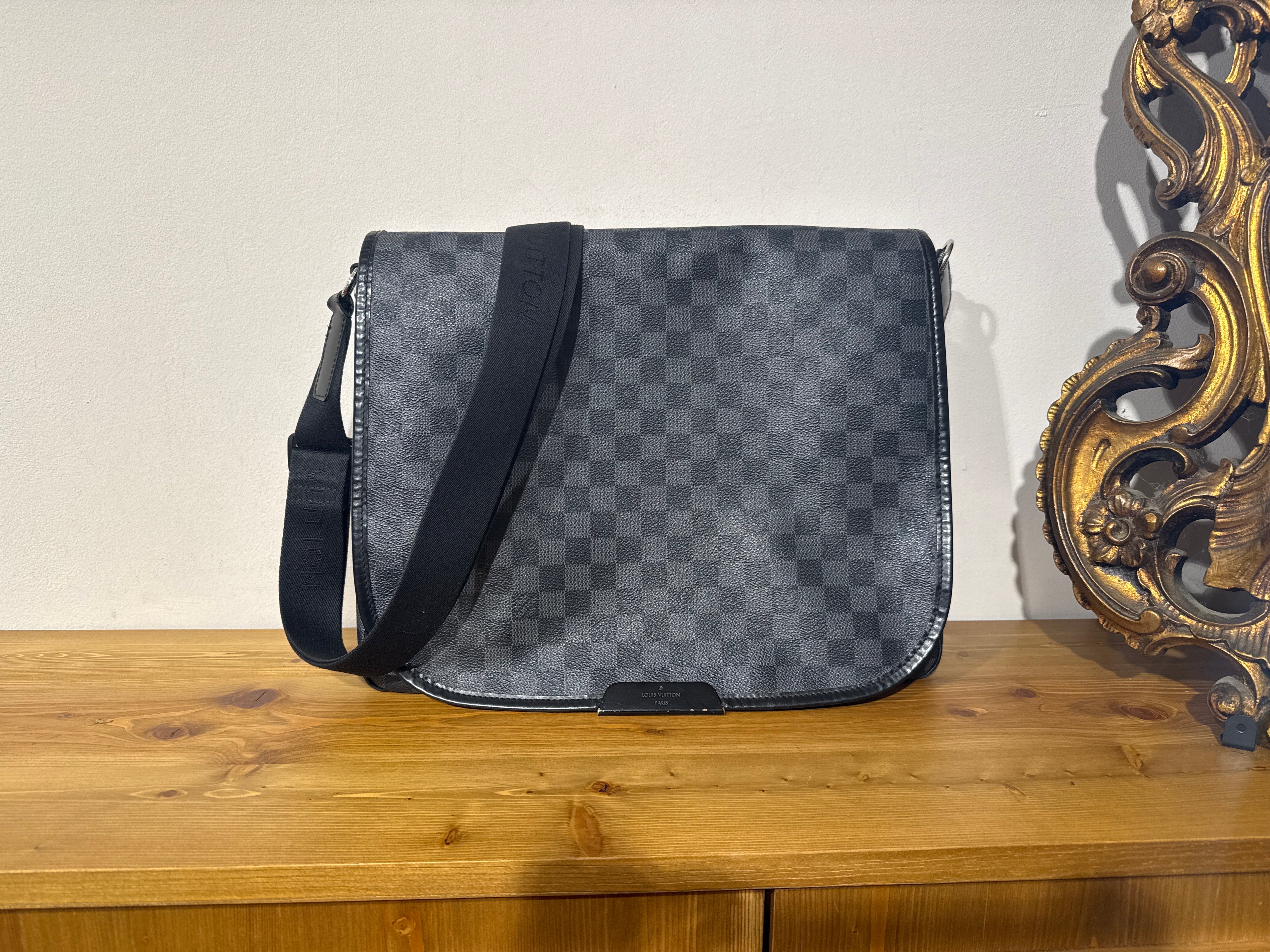 Louis Vuitton Messenger Damier