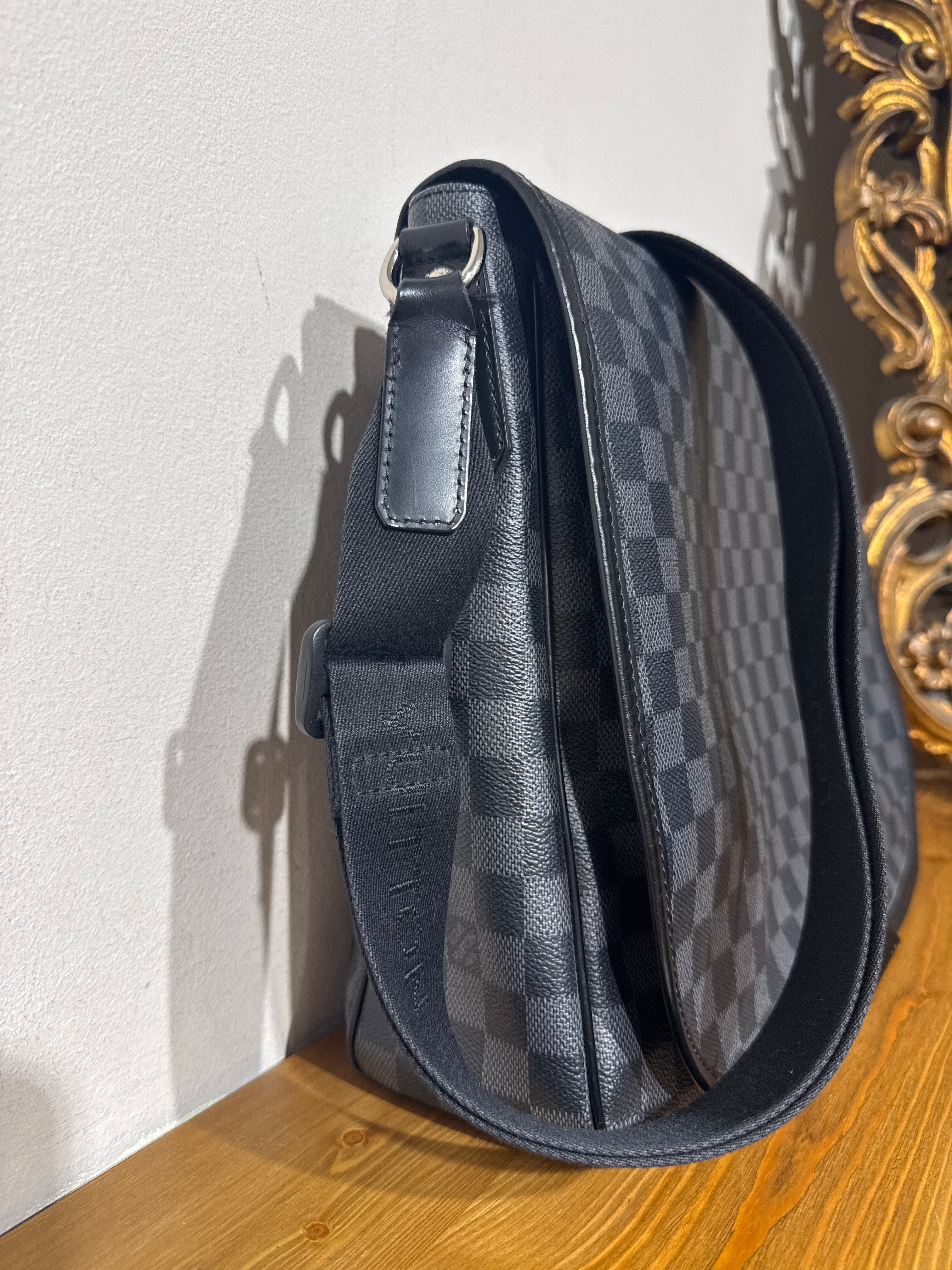 Louis Vuitton Messenger Damier