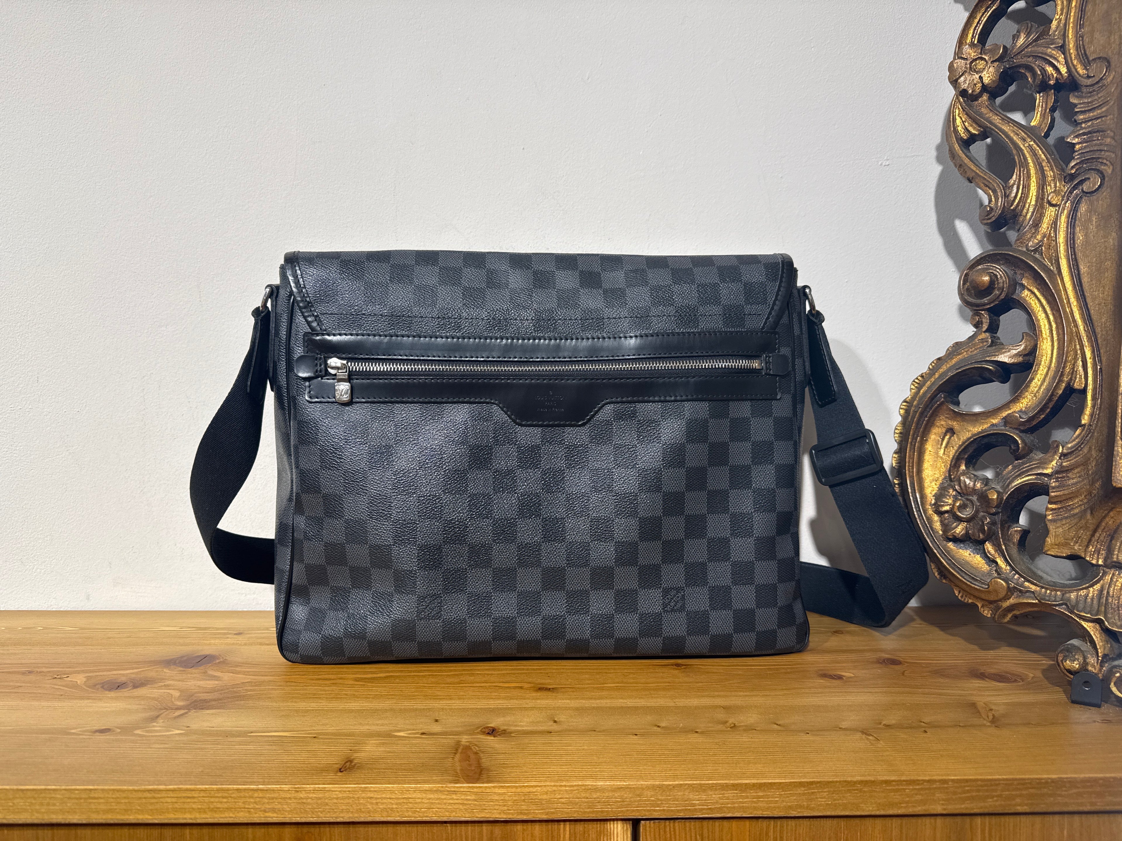 Louis Vuitton Messenger Damier