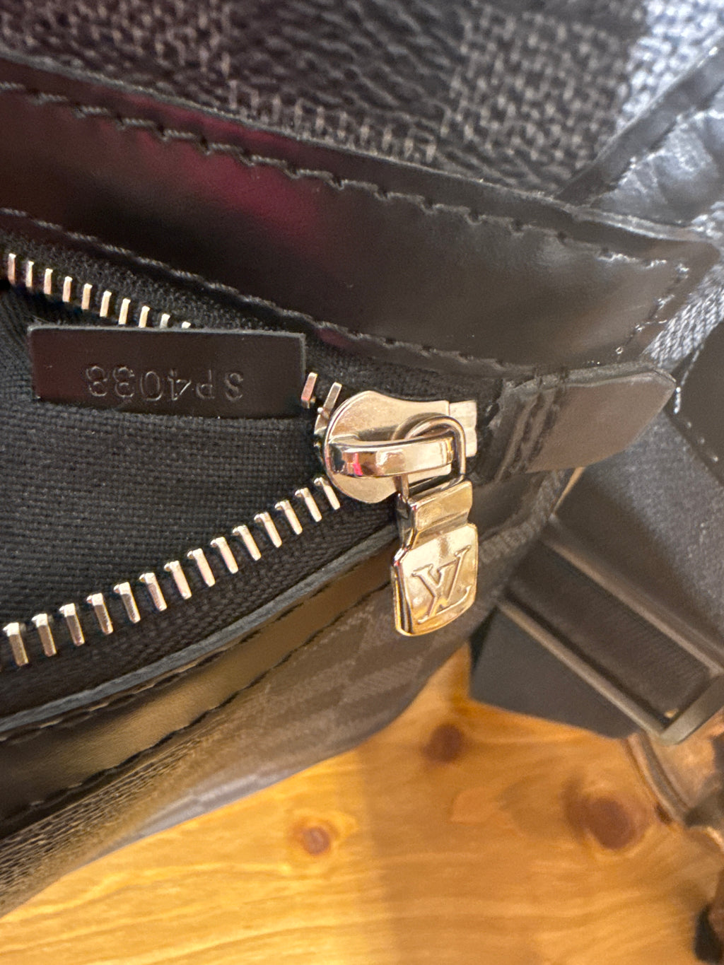 Louis Vuitton Messenger Damier