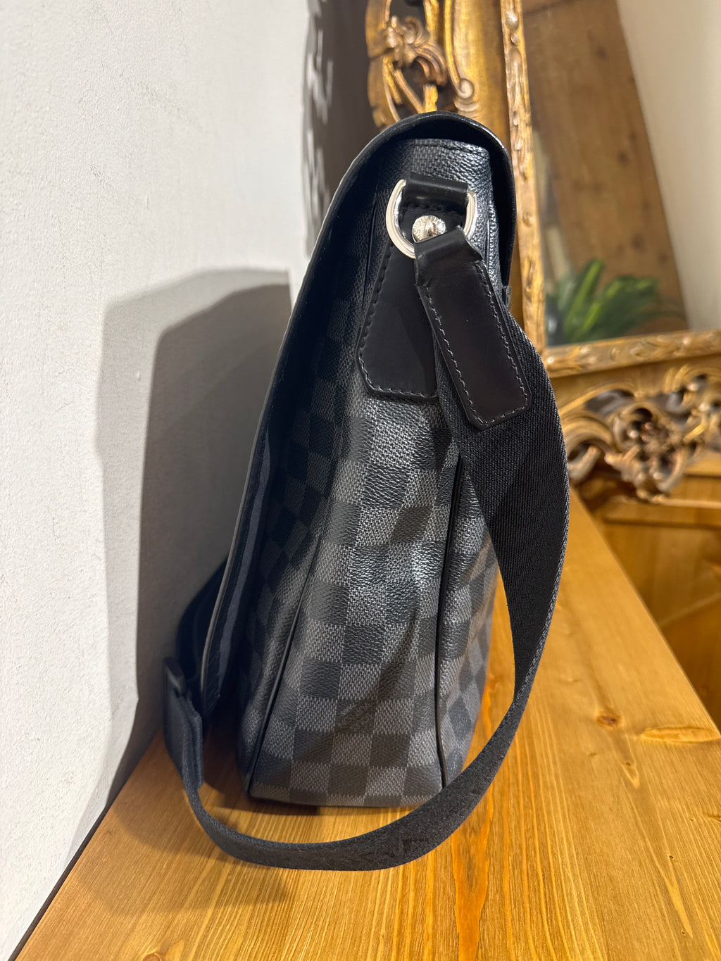 Louis Vuitton Messenger Damier
