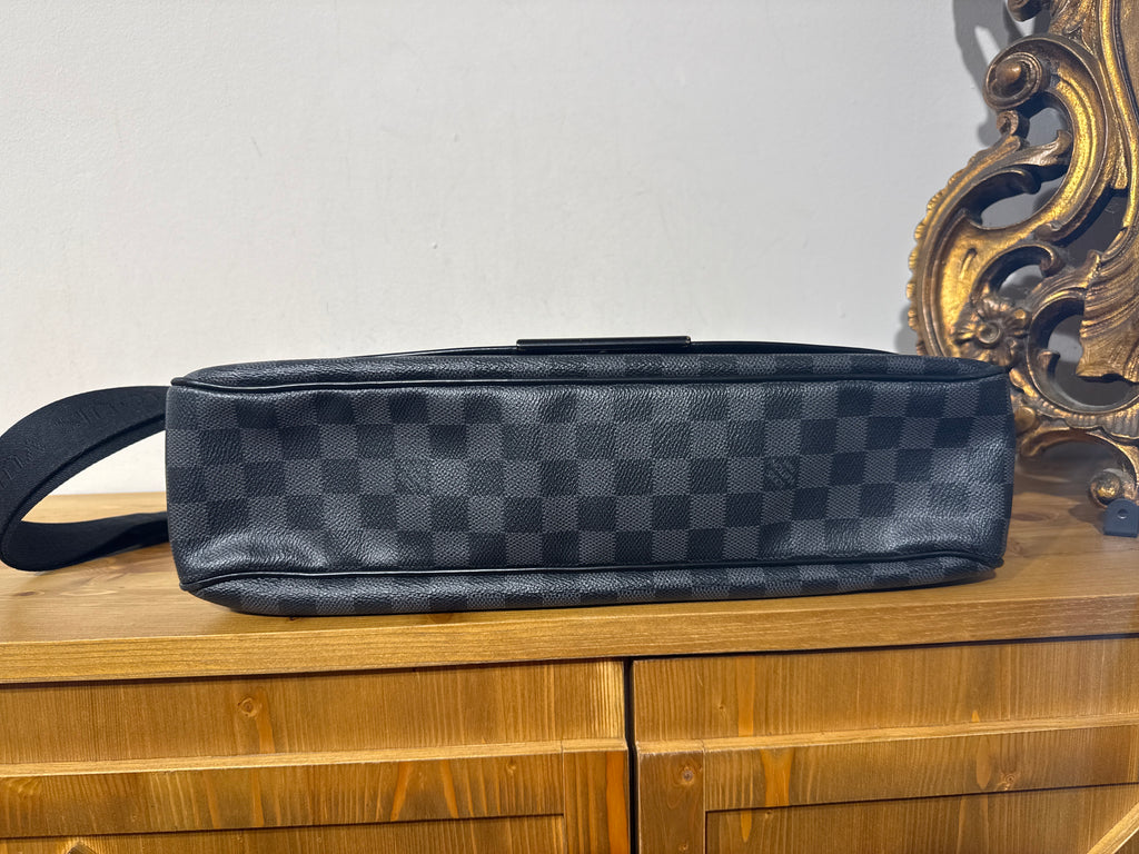 Louis Vuitton Messenger Damier