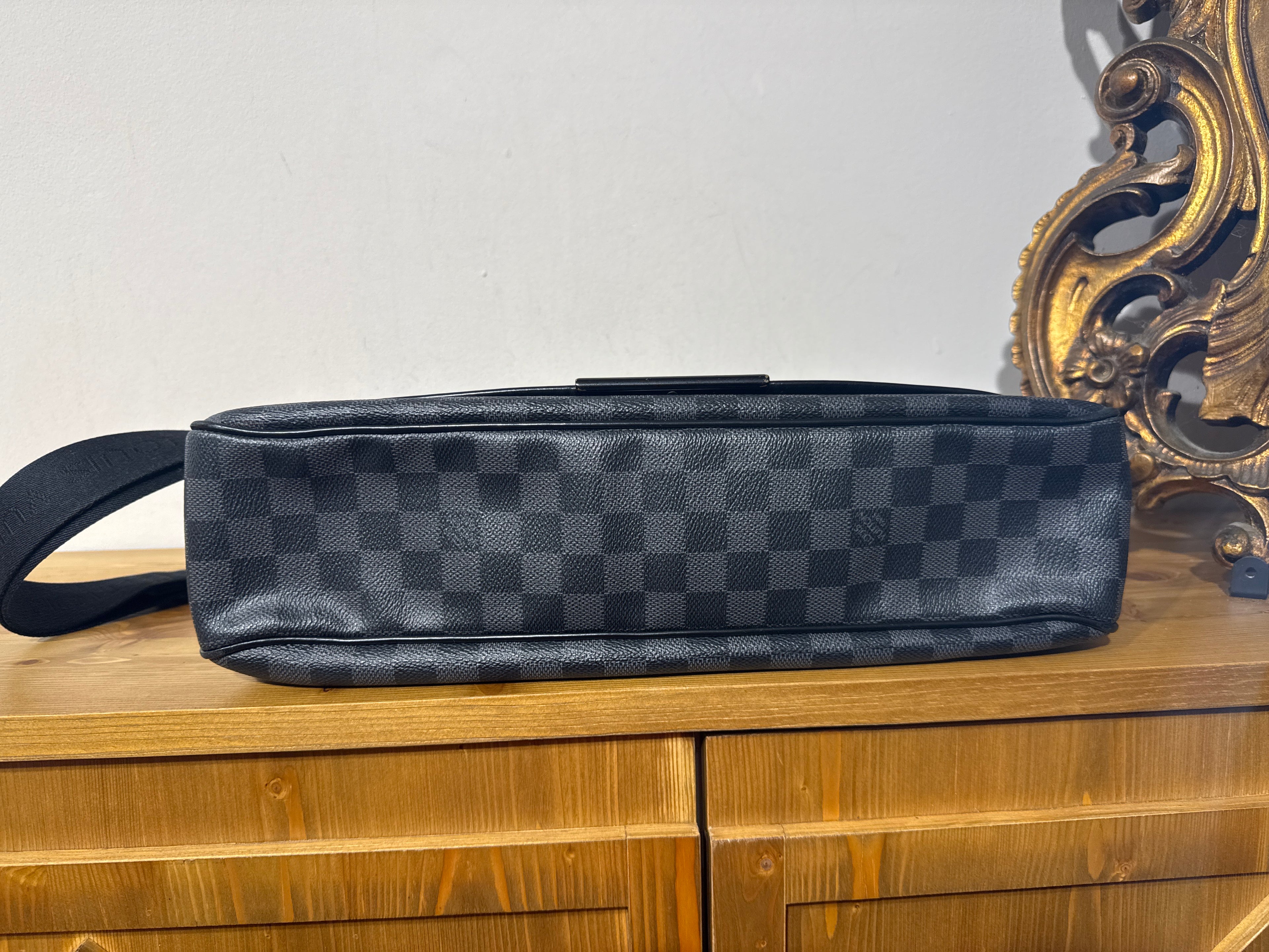 Louis Vuitton Messenger Damier