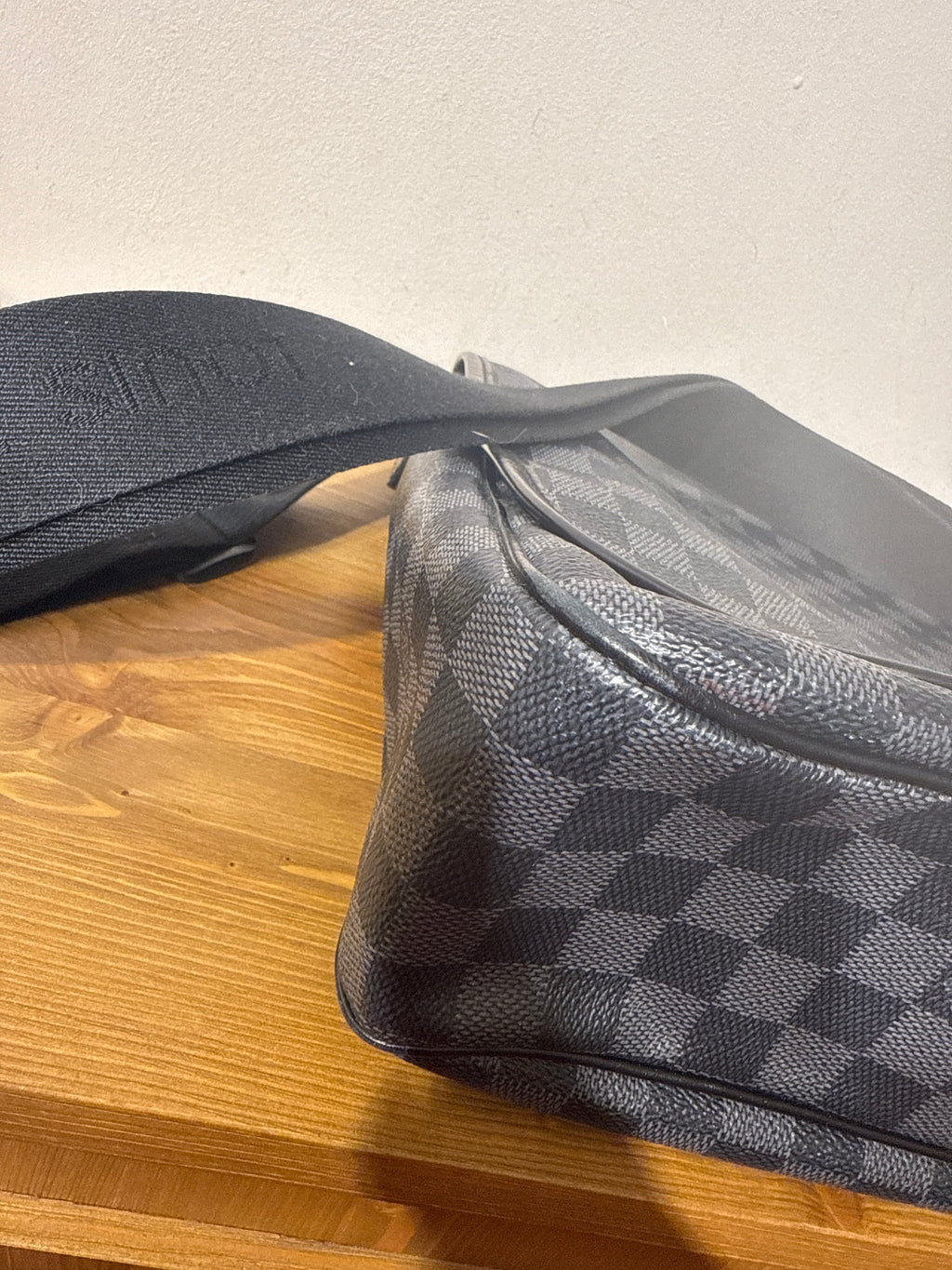 Louis Vuitton Messenger Damier