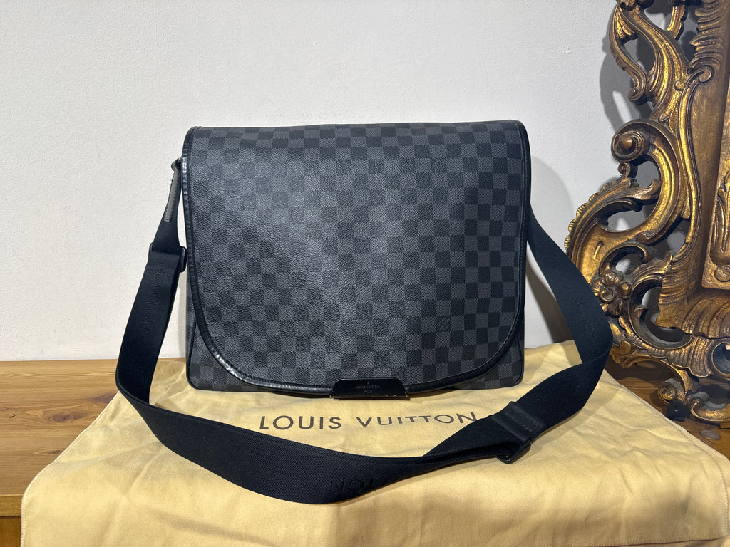 Louis Vuitton Messenger Damier
