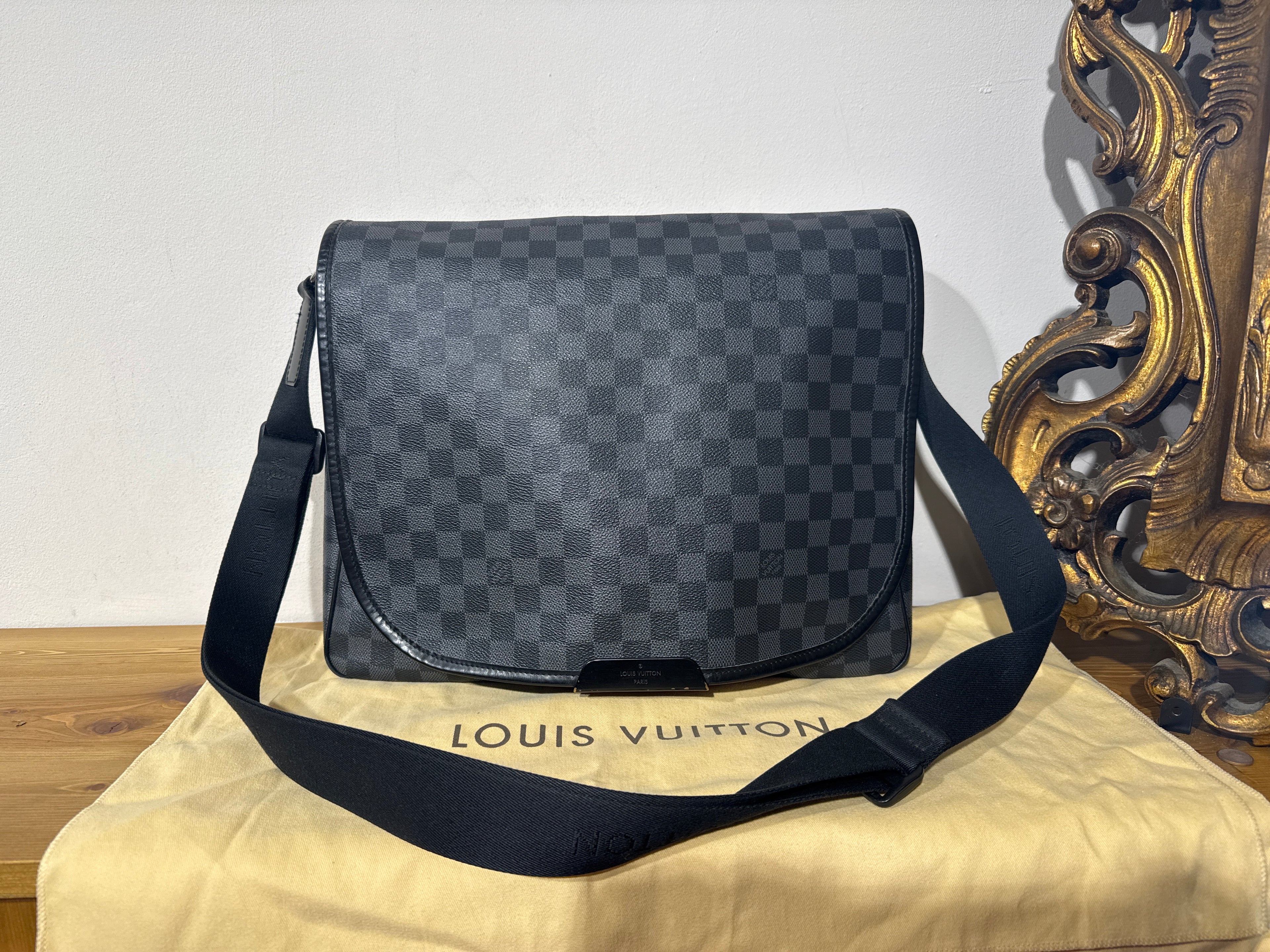 Louis Vuitton Messenger Damier