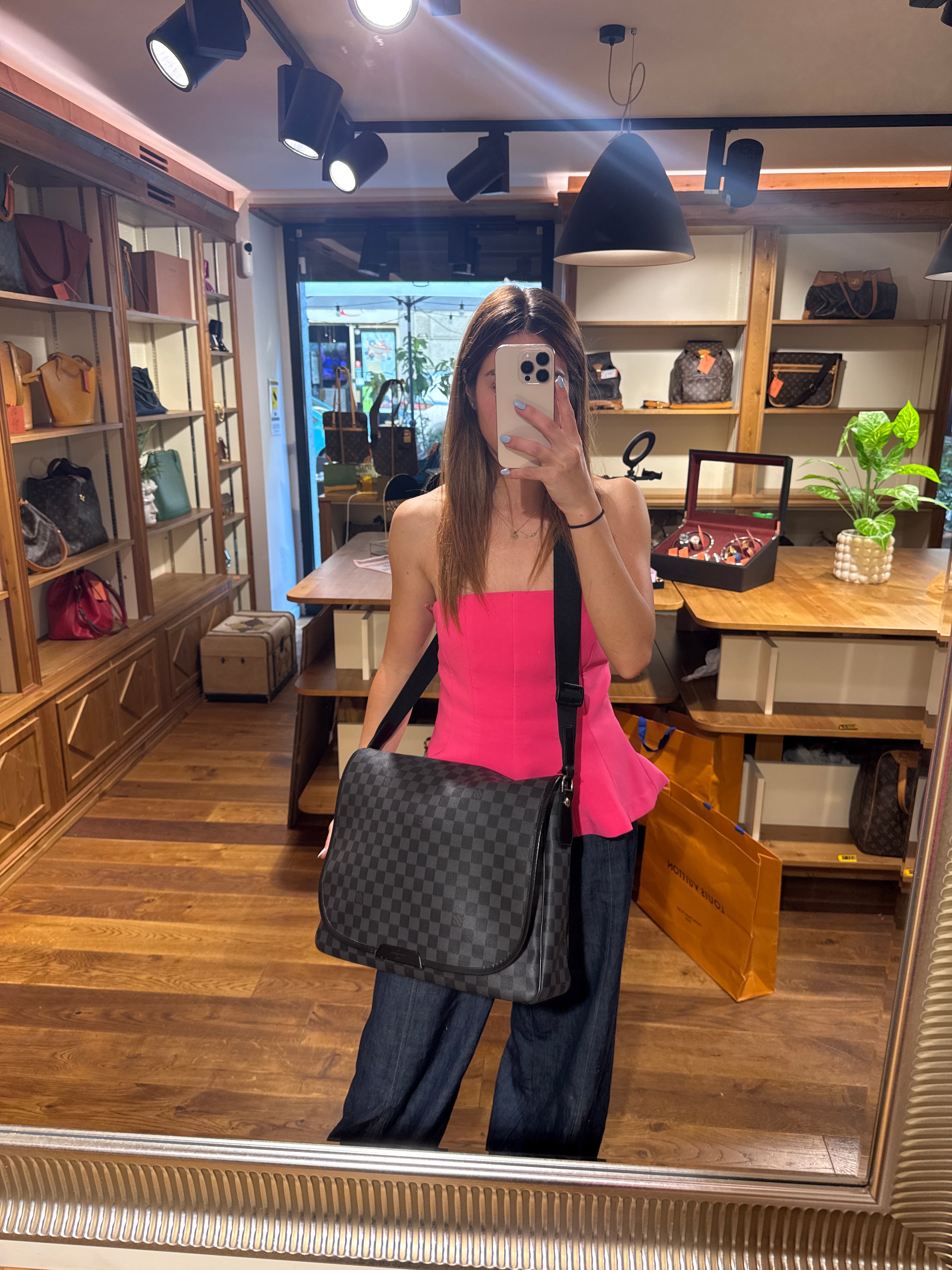 Louis Vuitton Messenger Damier