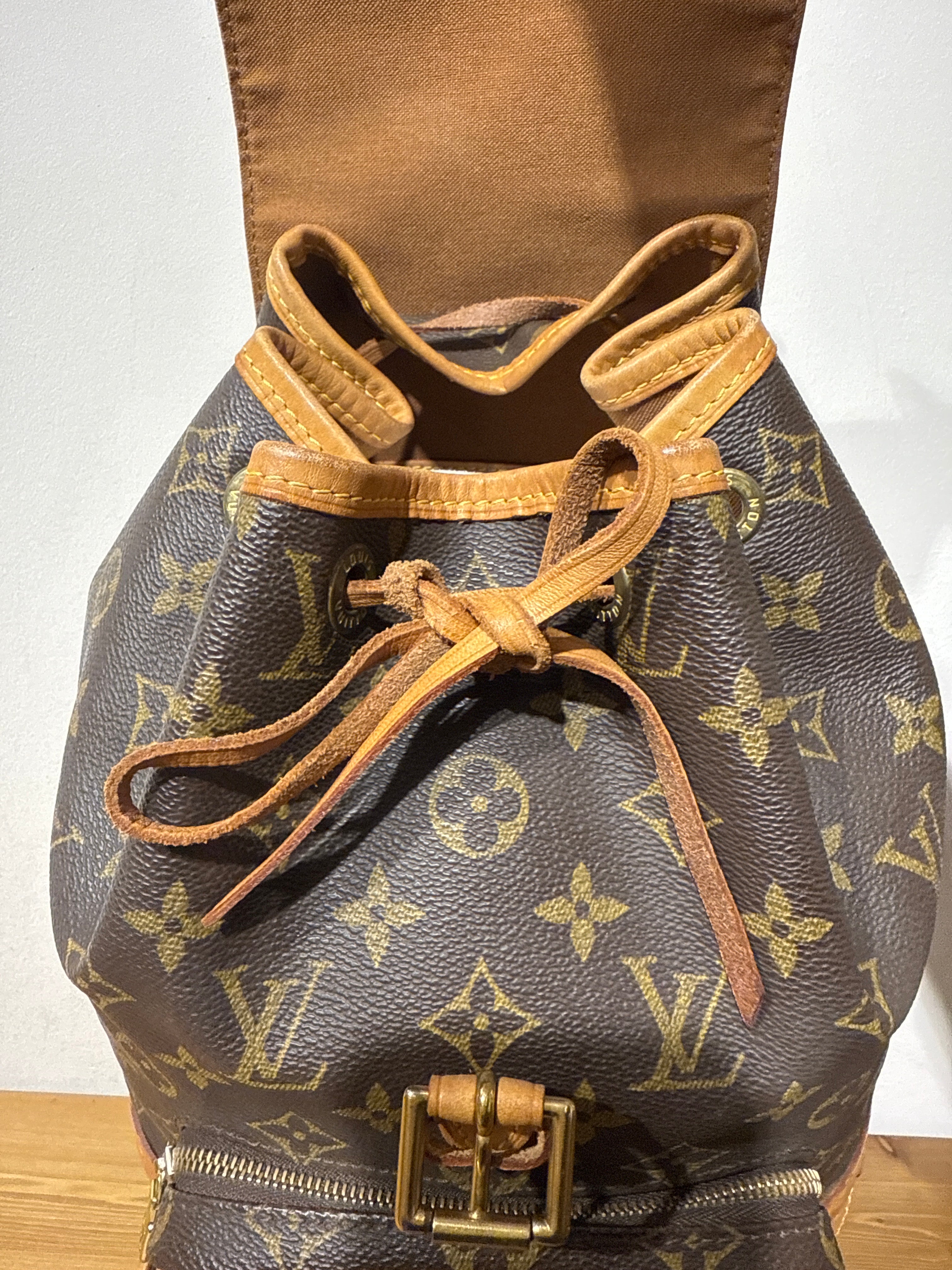 Louis Vuitton Montsouris MM