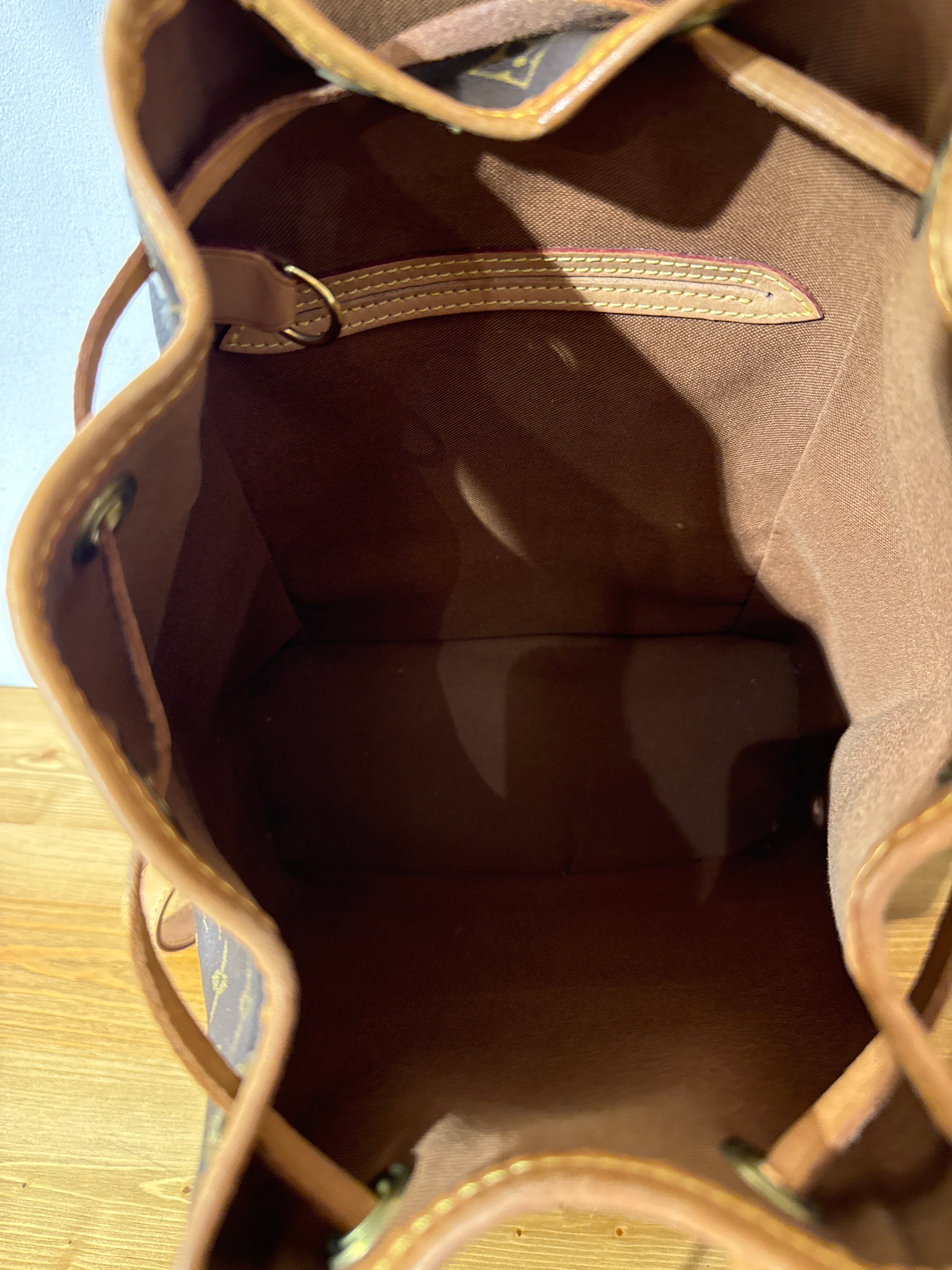 Louis Vuitton Montsouris MM