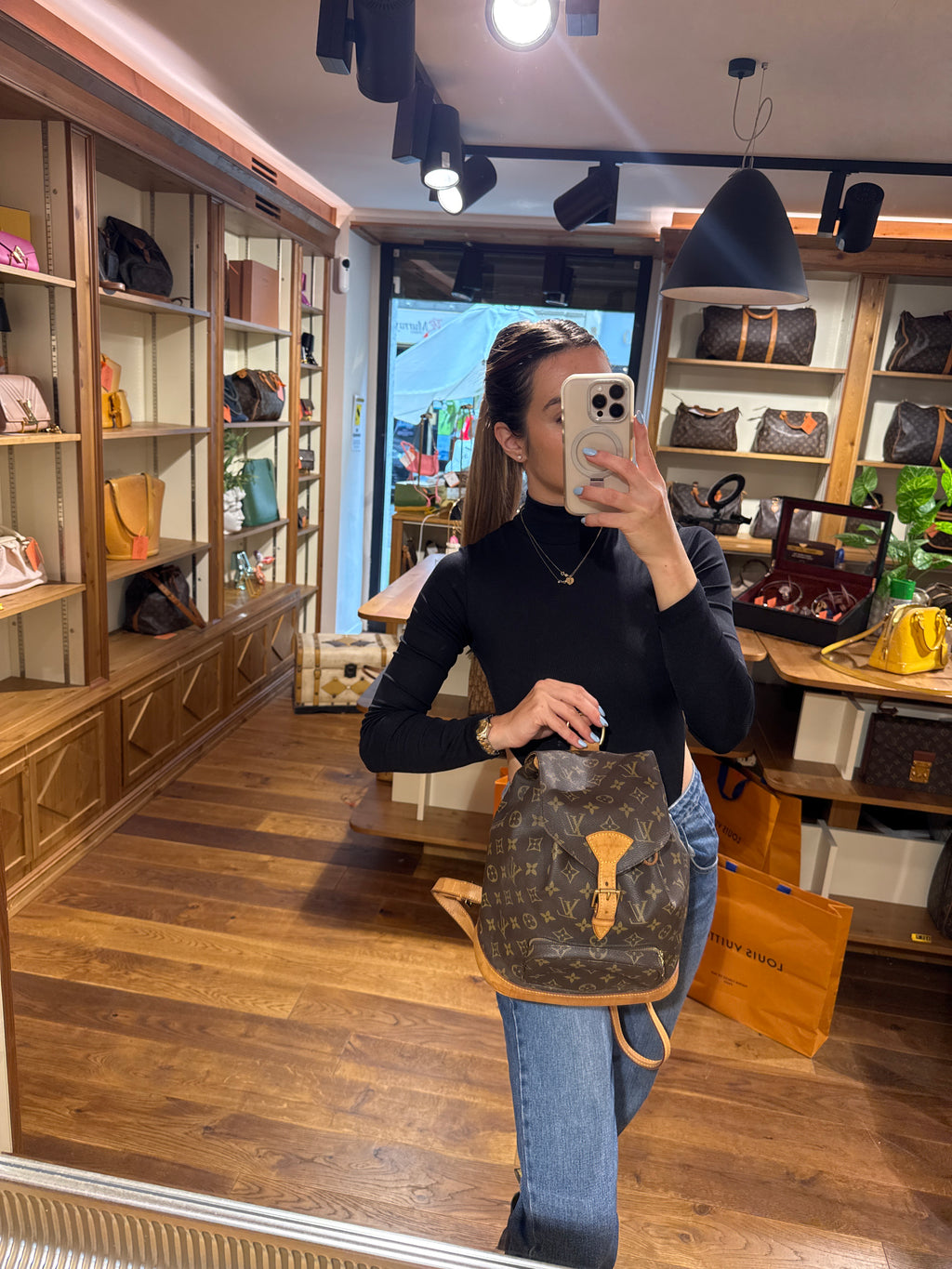 Louis Vuitton Montsouris MM