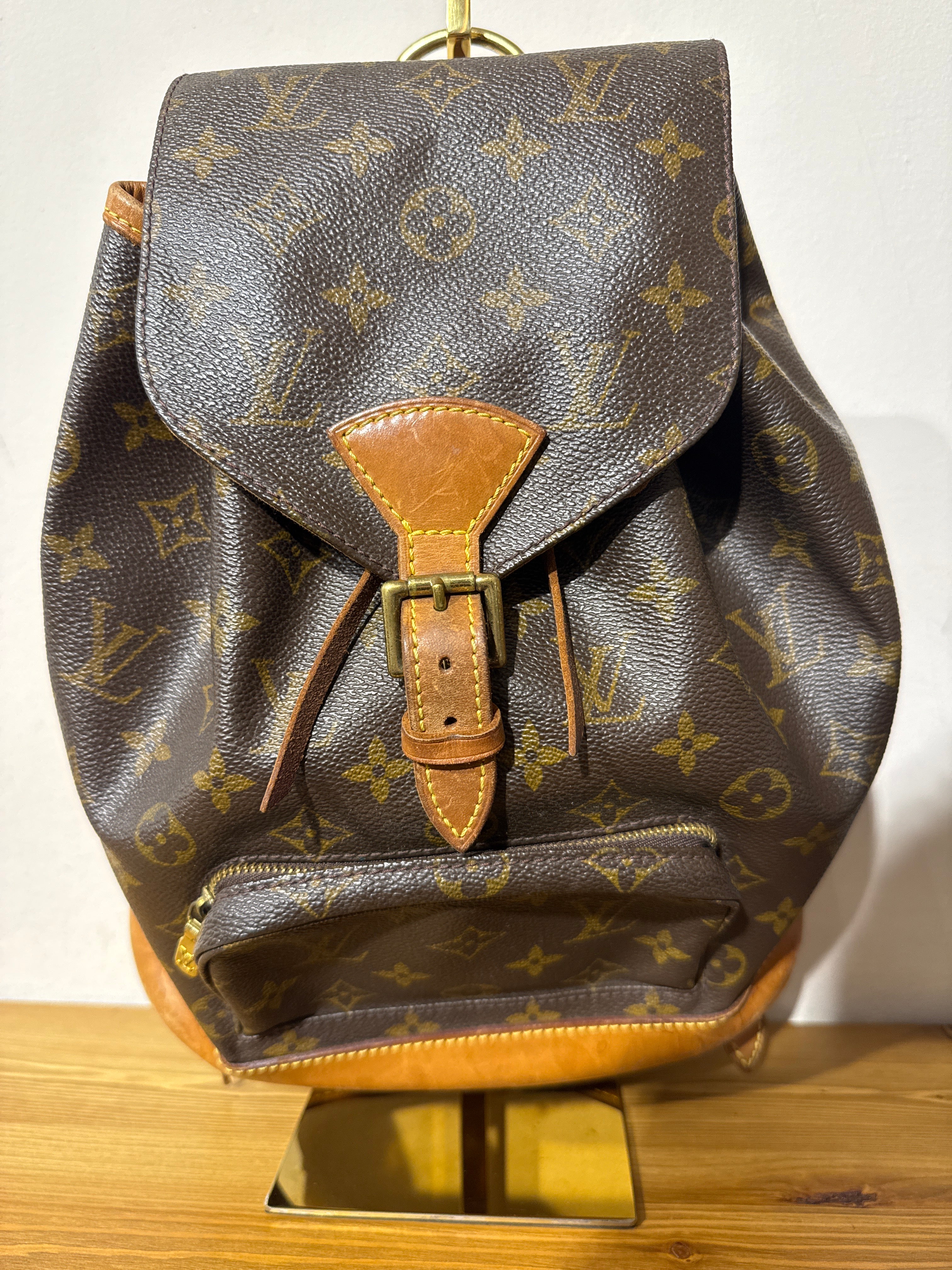 Louis Vuitton Montsouirs MM