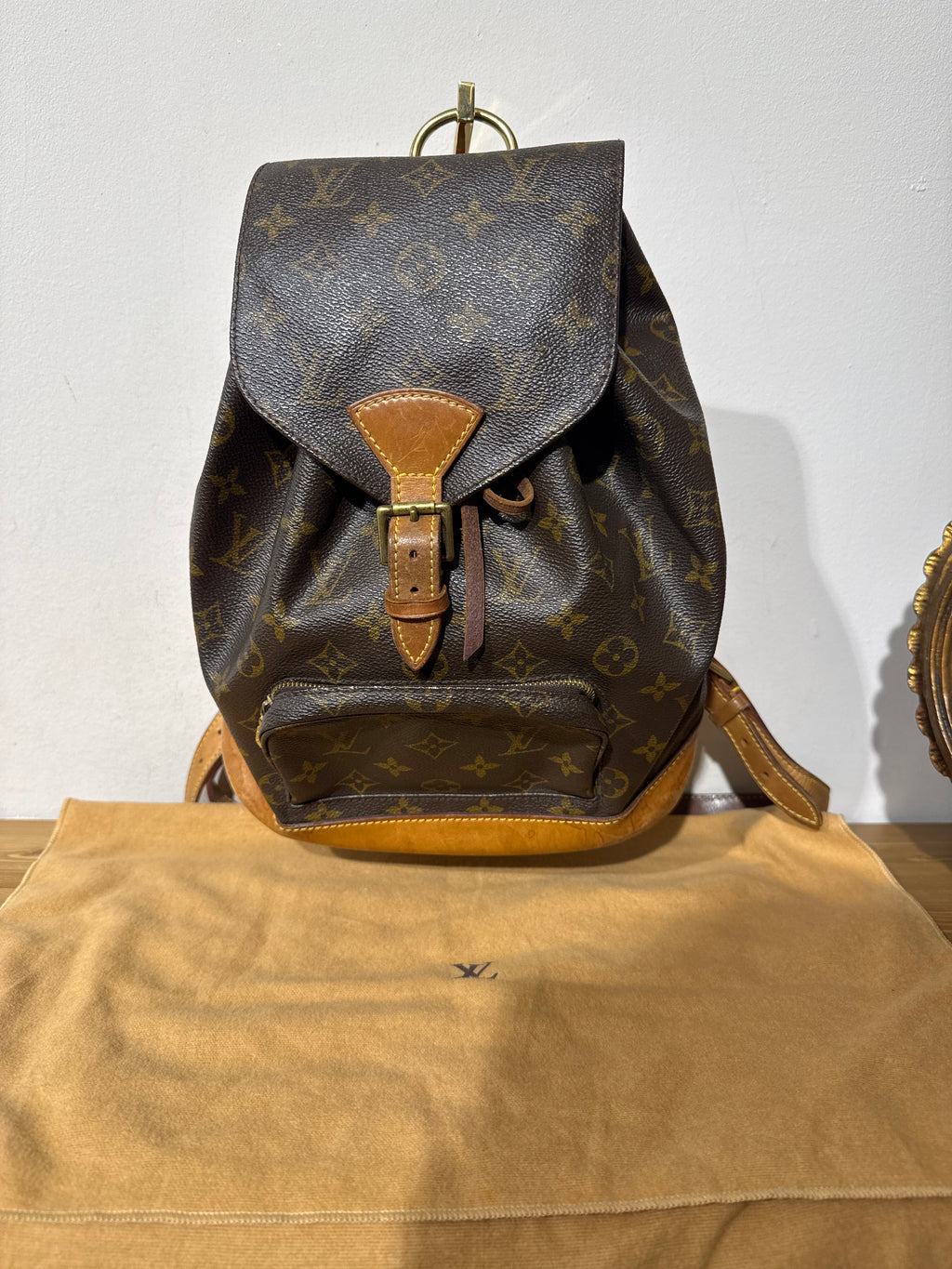 Louis Vuitton Montsouirs MM