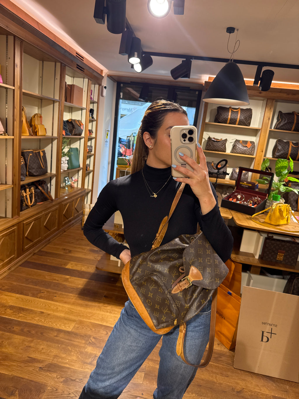 Louis Vuitton Montsouirs MM