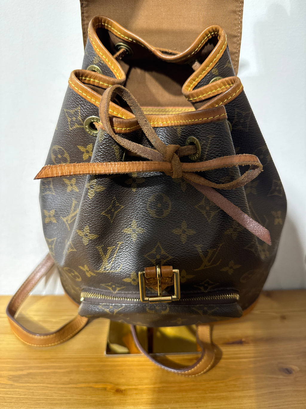 Louis Vuitton Montsouirs MM