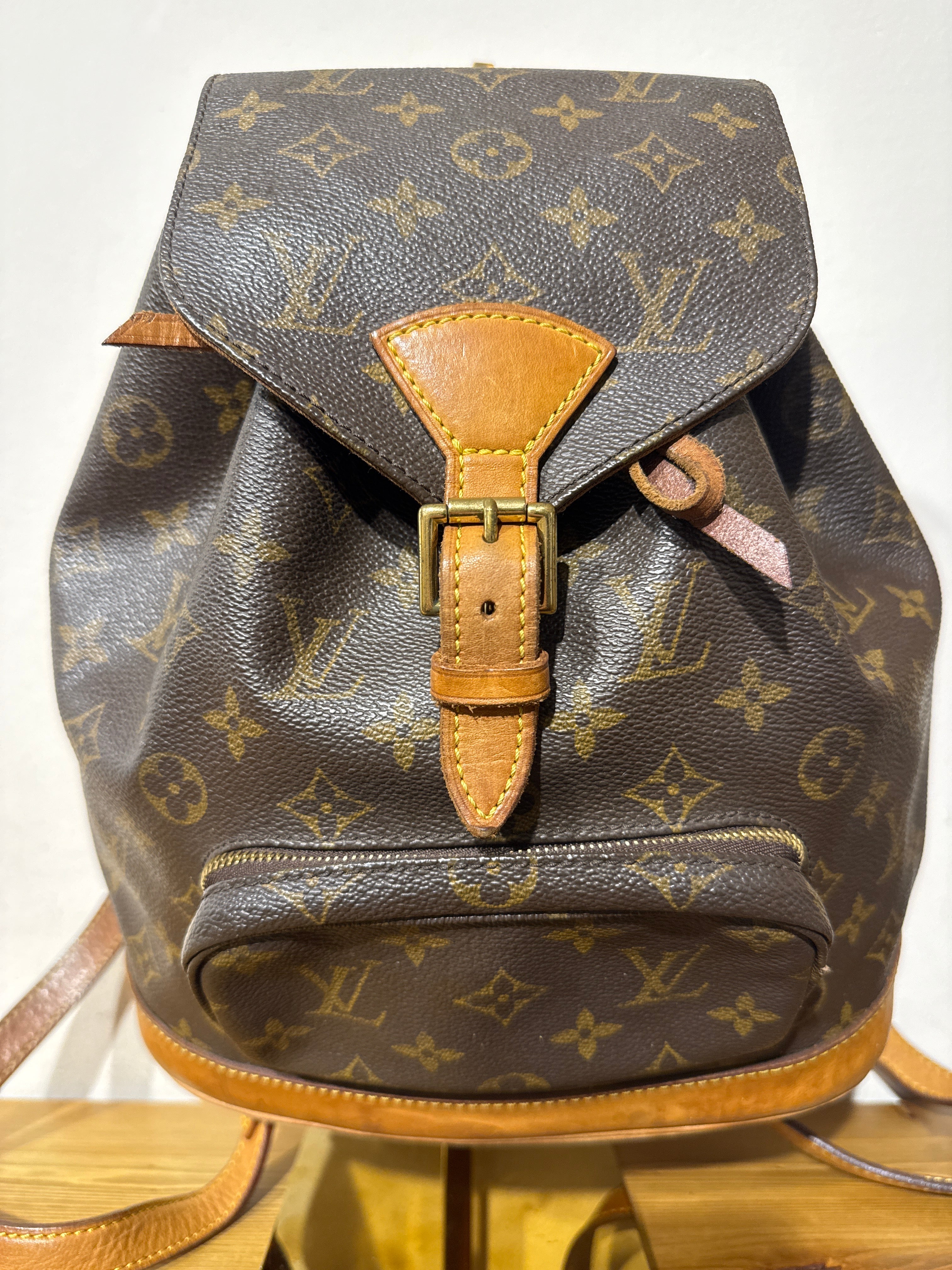 Louis Vuitton Montsouirs MM