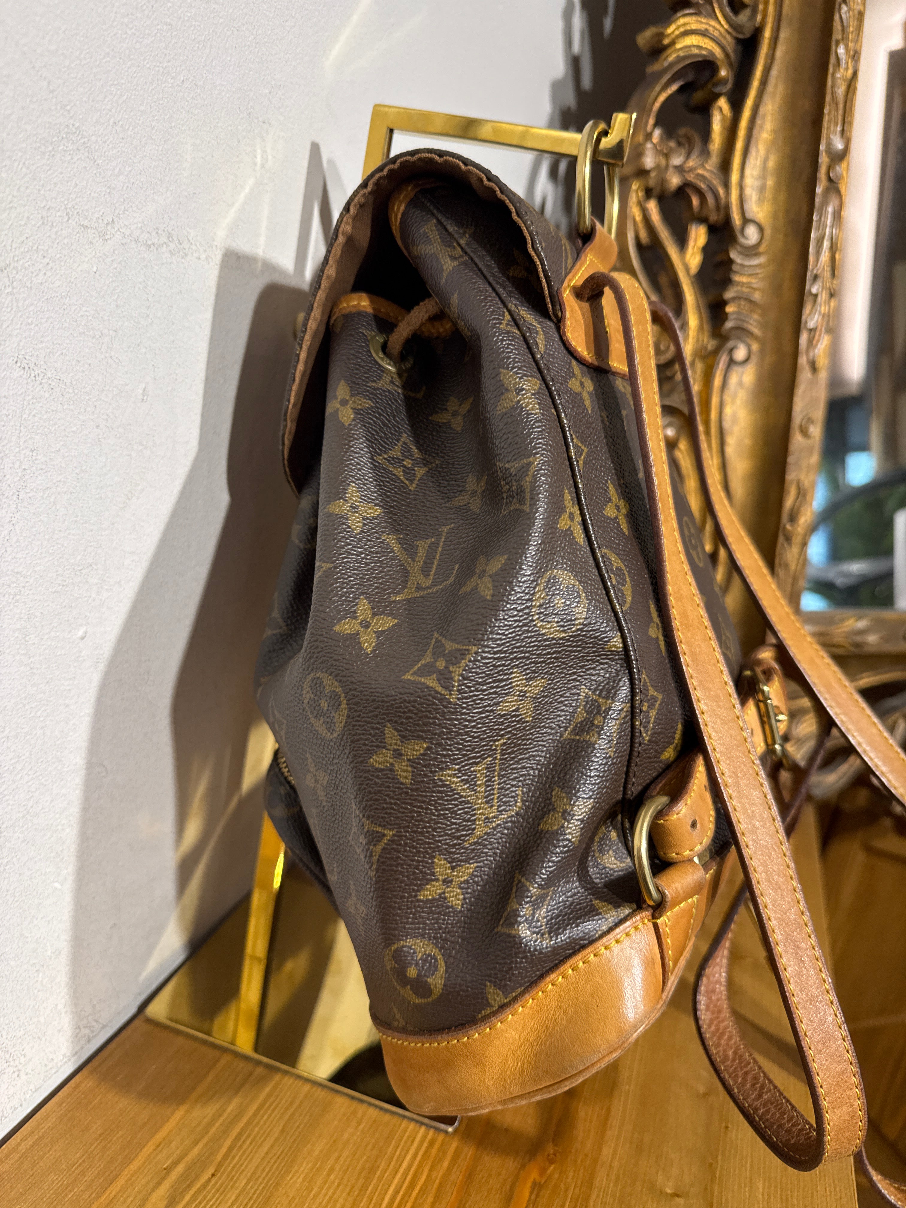 Louis Vuitton Montsouirs MM