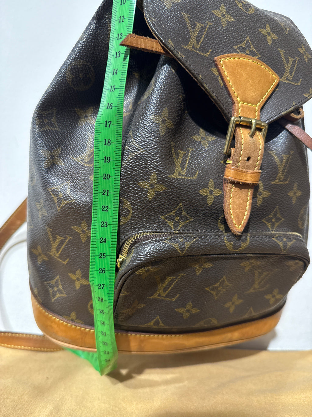 Louis Vuitton Montsouirs MM