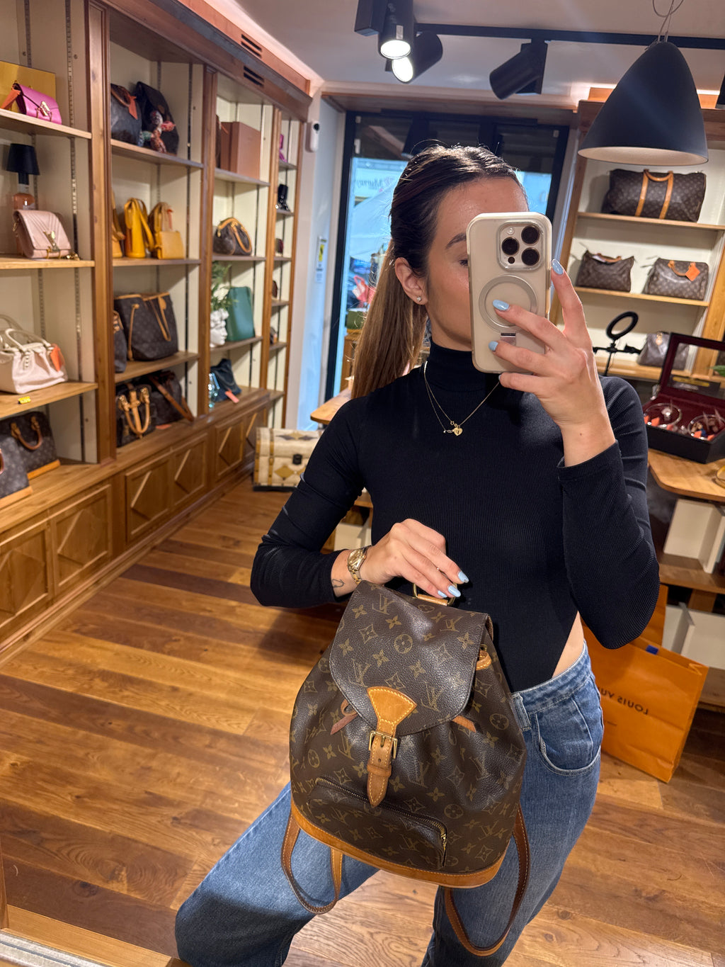 Louis Vuitton Montsouirs MM