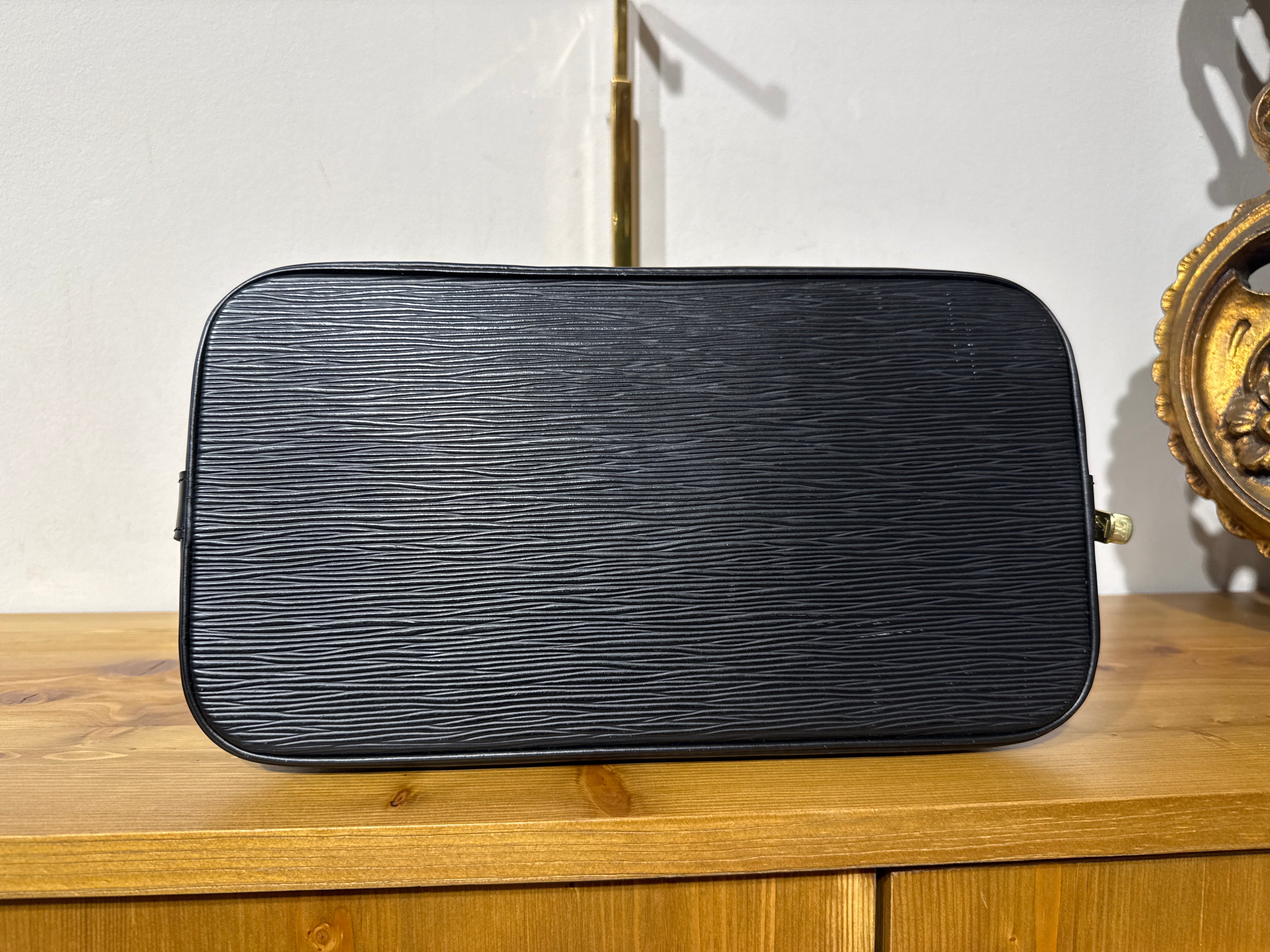 Louis Vuitton Alma Epi Black